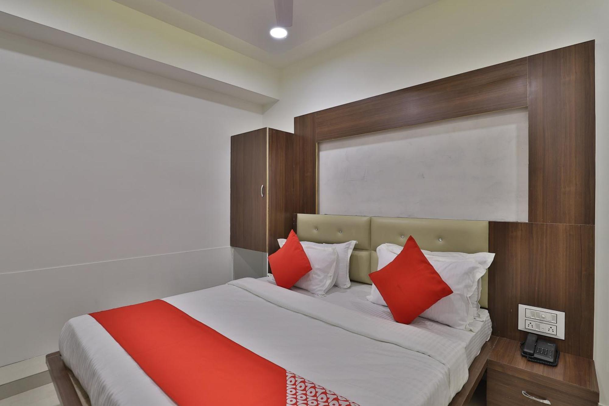 Hotel O Dev Palace 3*