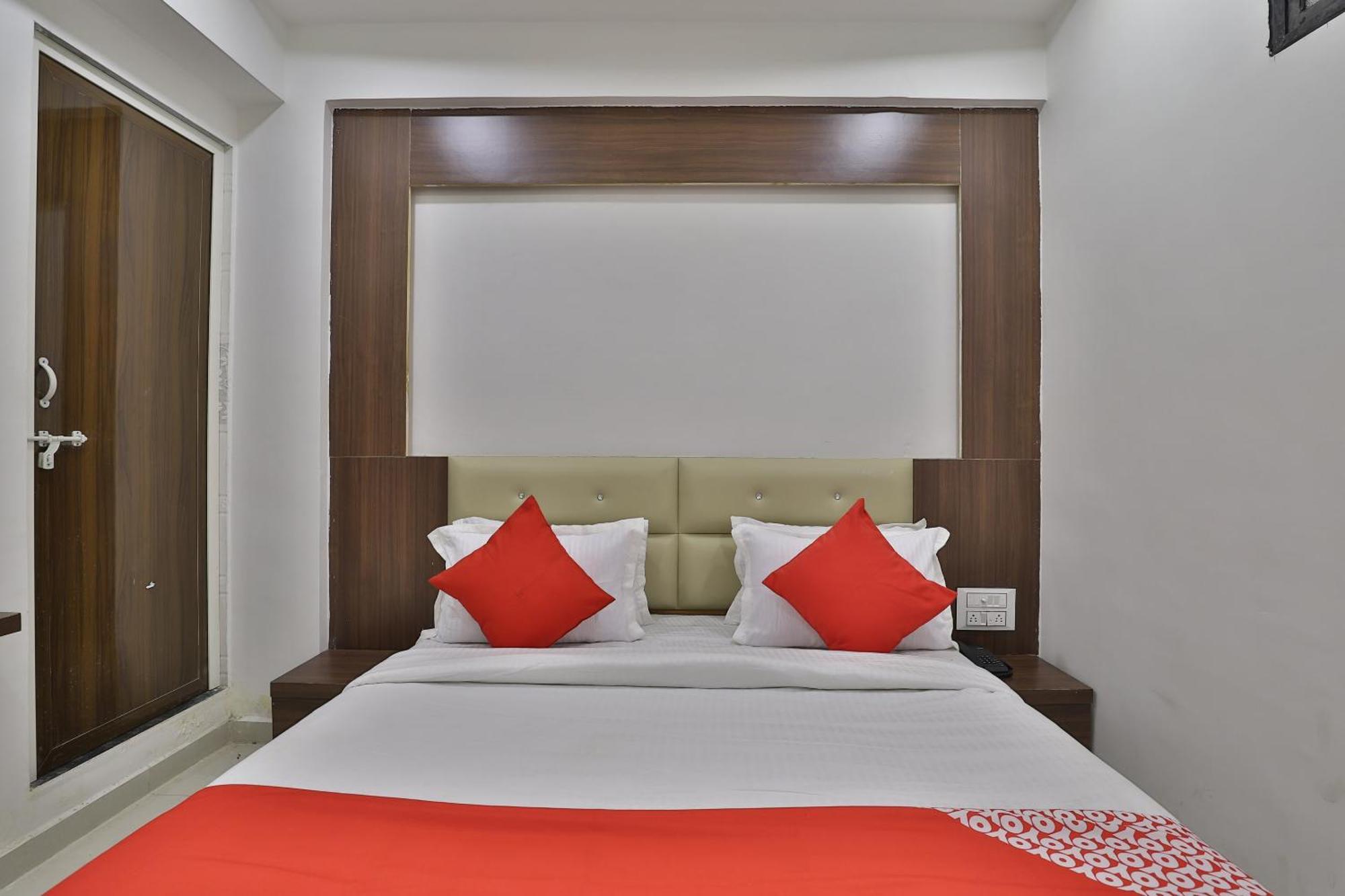 Hotel O Dev Palace 3*