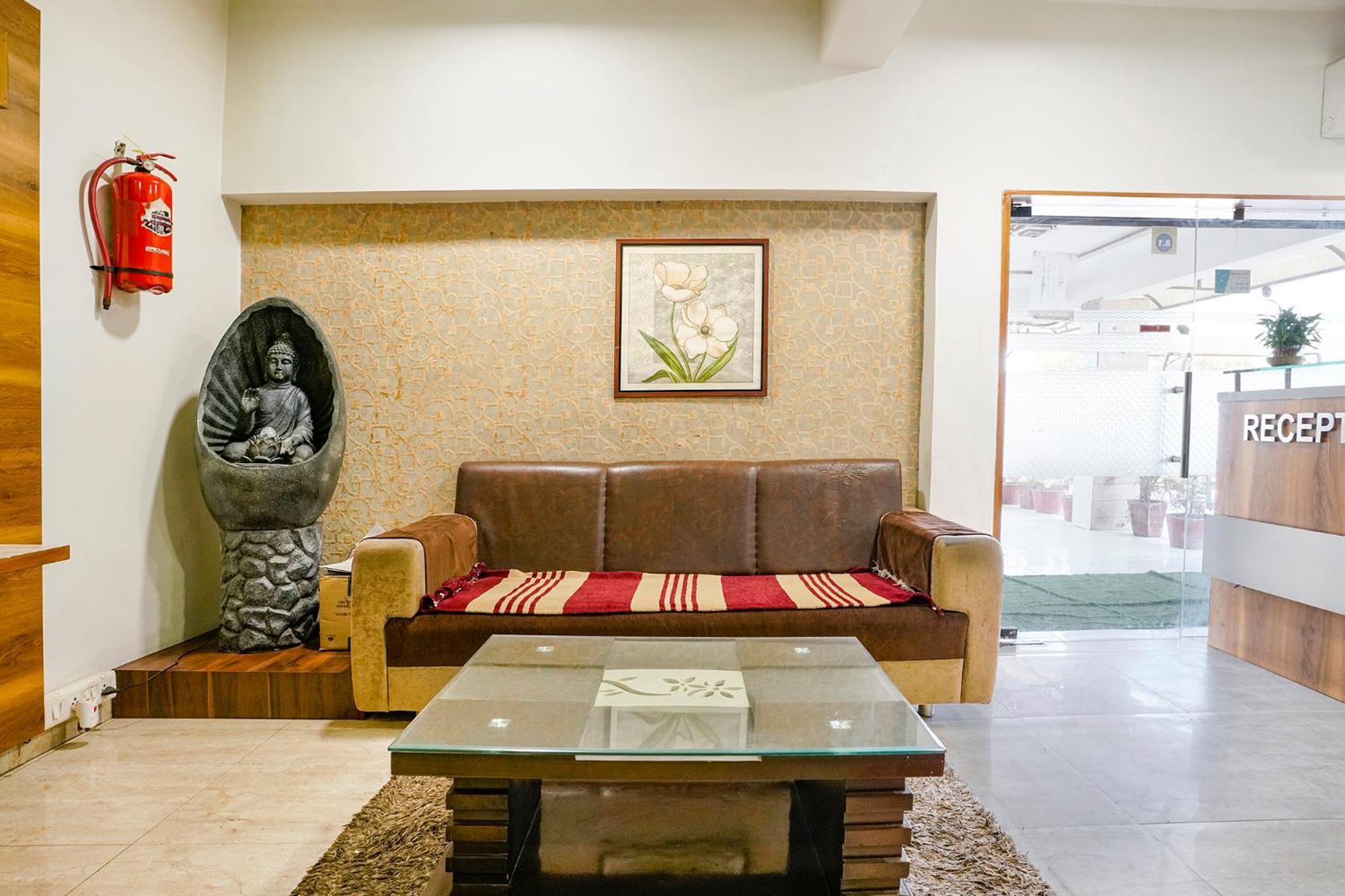 Fabhotel Ratna Palace Hotel
