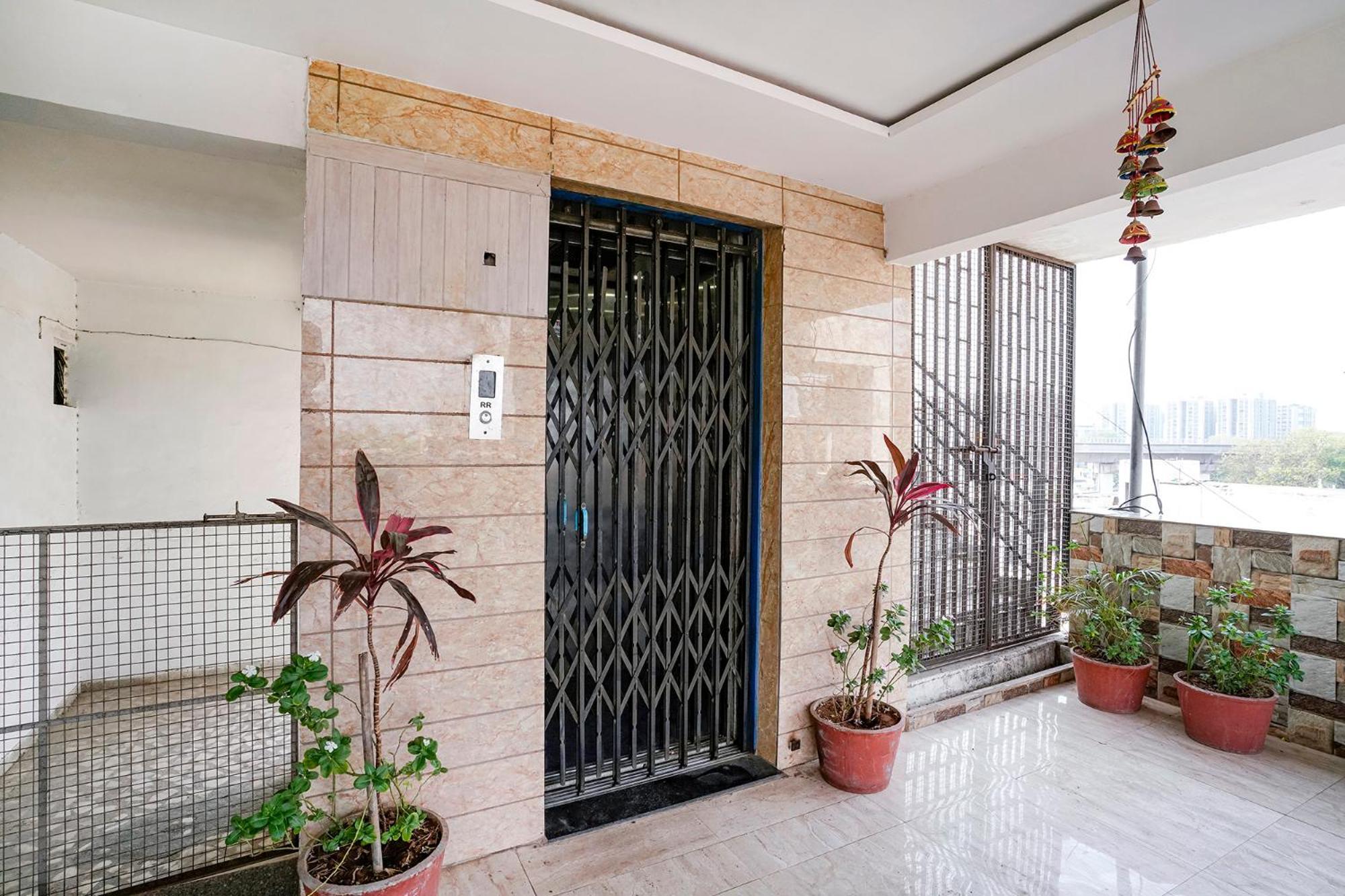 Hotel Fabhotel Ratna Palace