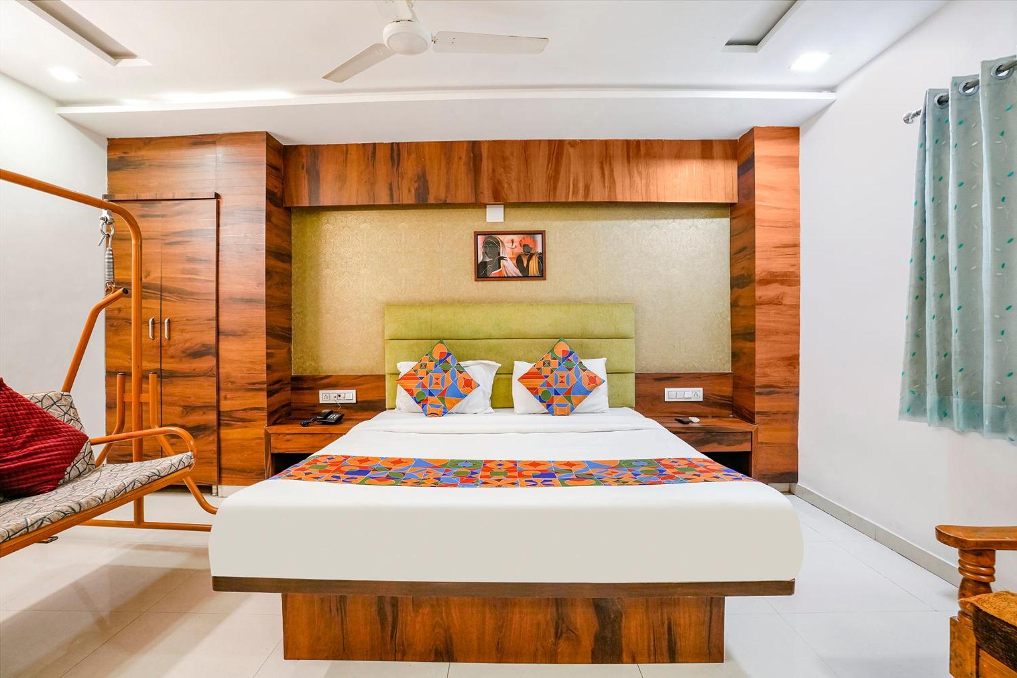 Fabhotel Ratna Palace Hotel