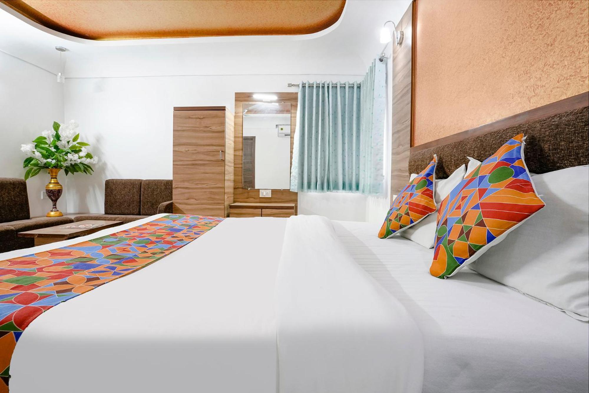 Hotel Fabhotel Ratna Palace 3*
