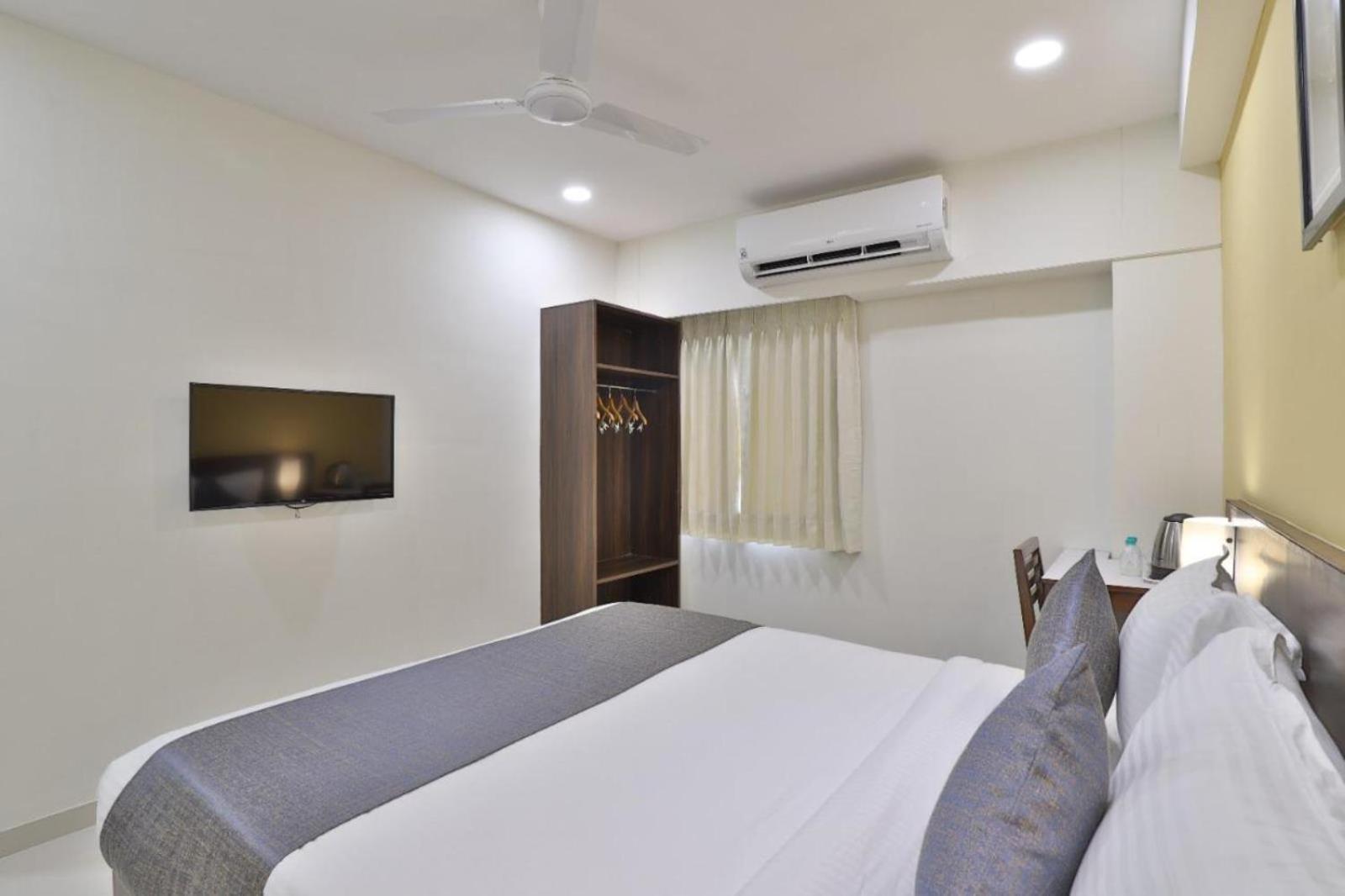 Leo Hotel