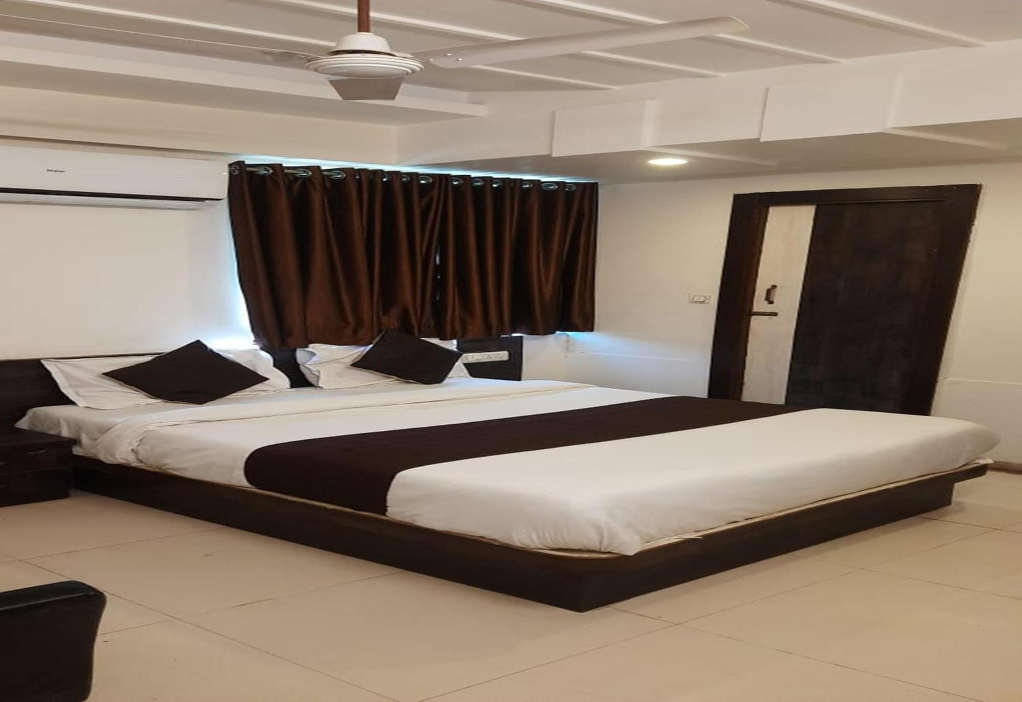 Kumkum Hotel