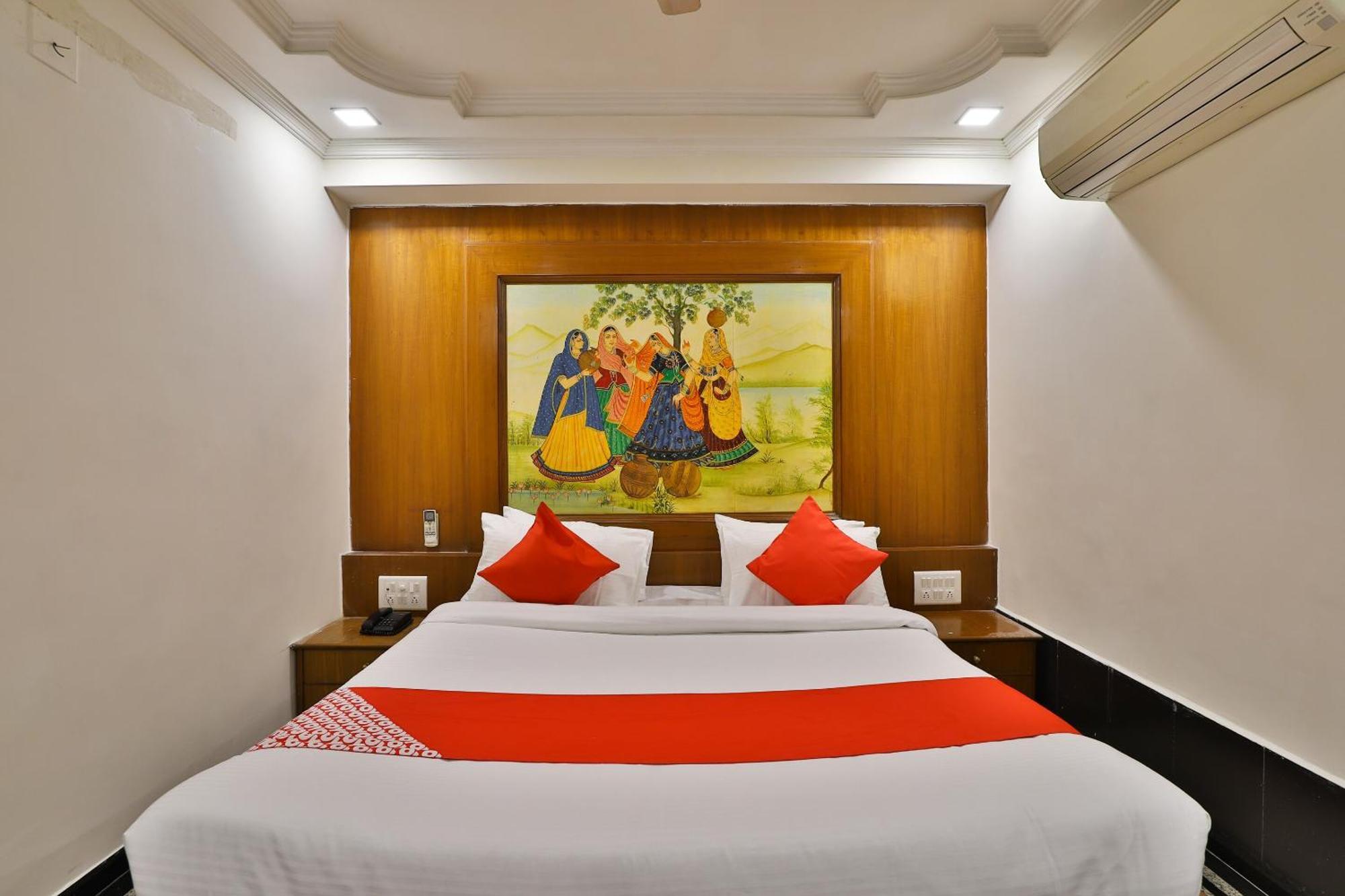 Oyo Flagship Darshan & Restaurant 4*