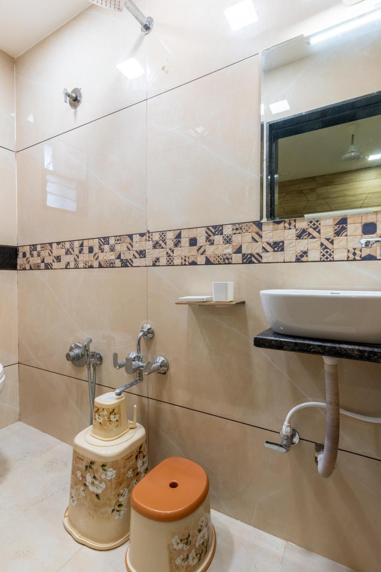 Hotel Noble Inn,