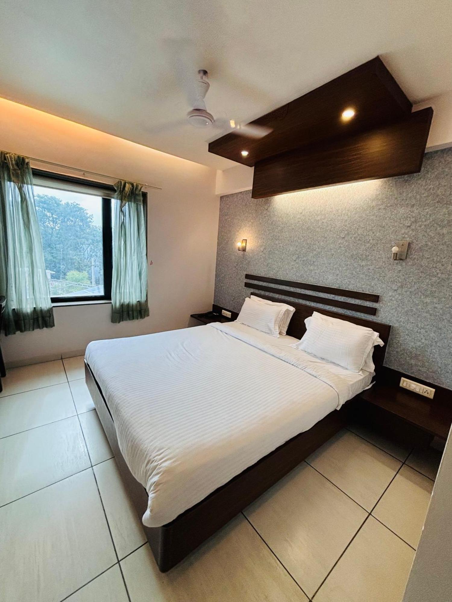 Kanan Hotel Ahmedabad