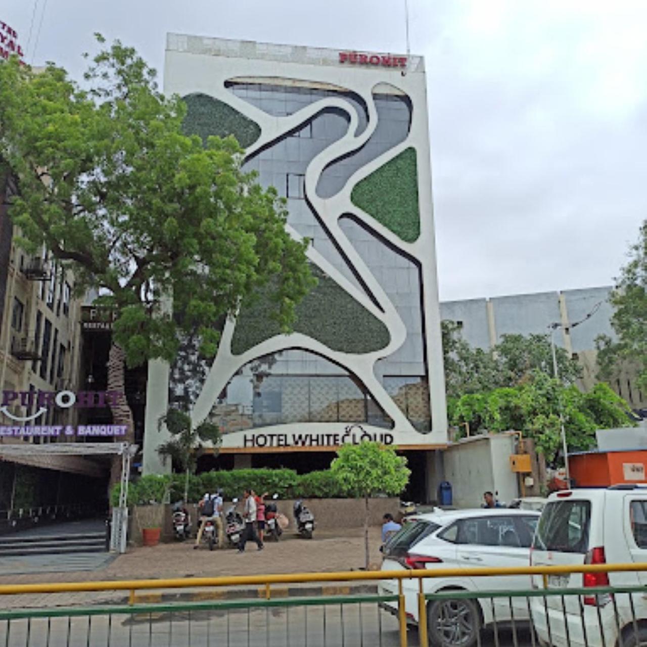 Hotel White Cloud Ahmedabad