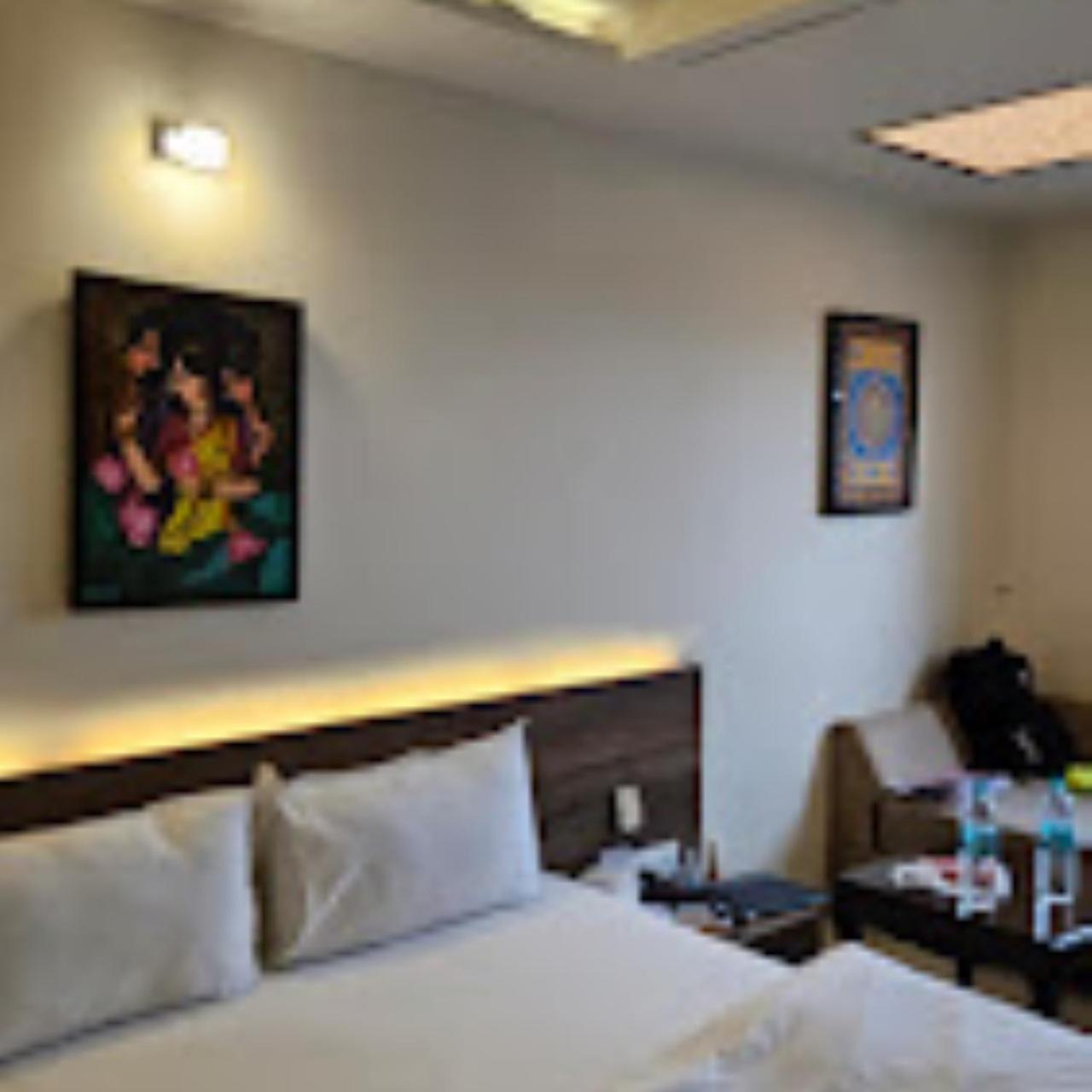 White Cloud Hotel 5*