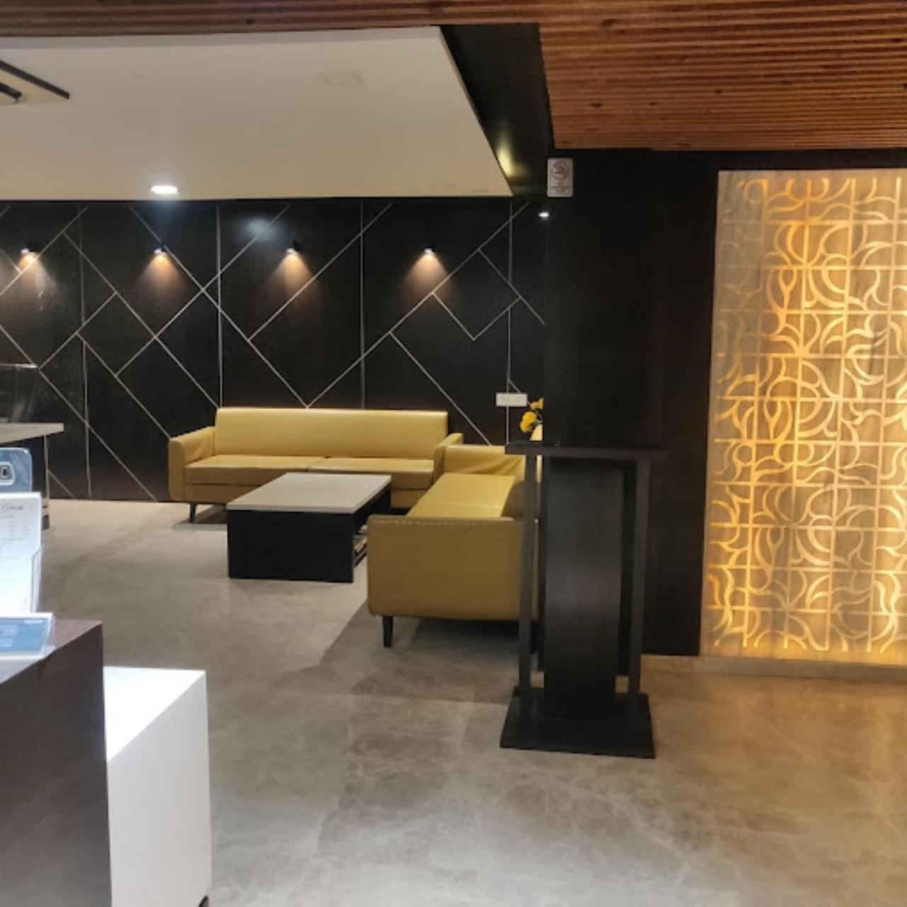 Hotel White Cloud Ahmedabad