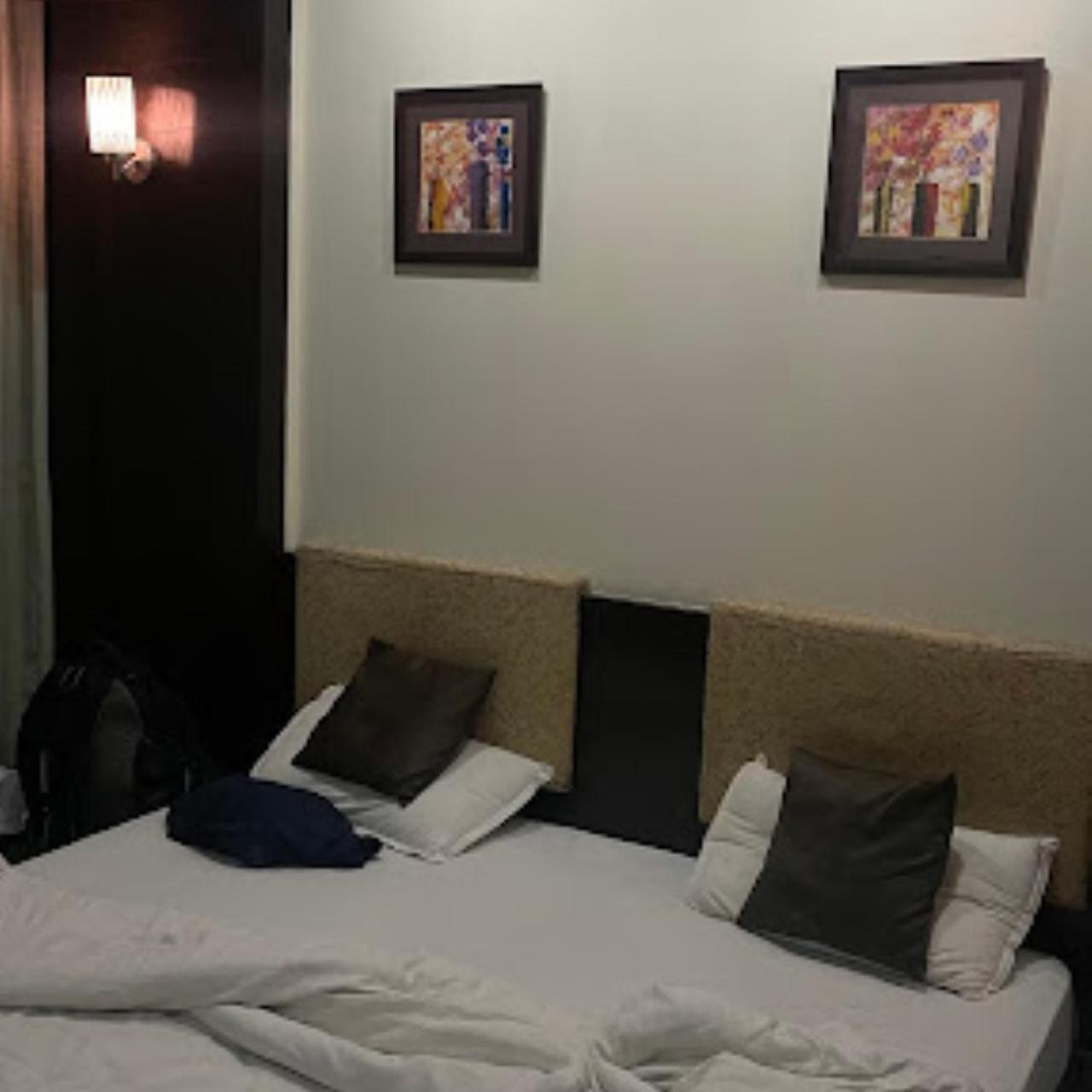 Fabhotel Royal Landmark *