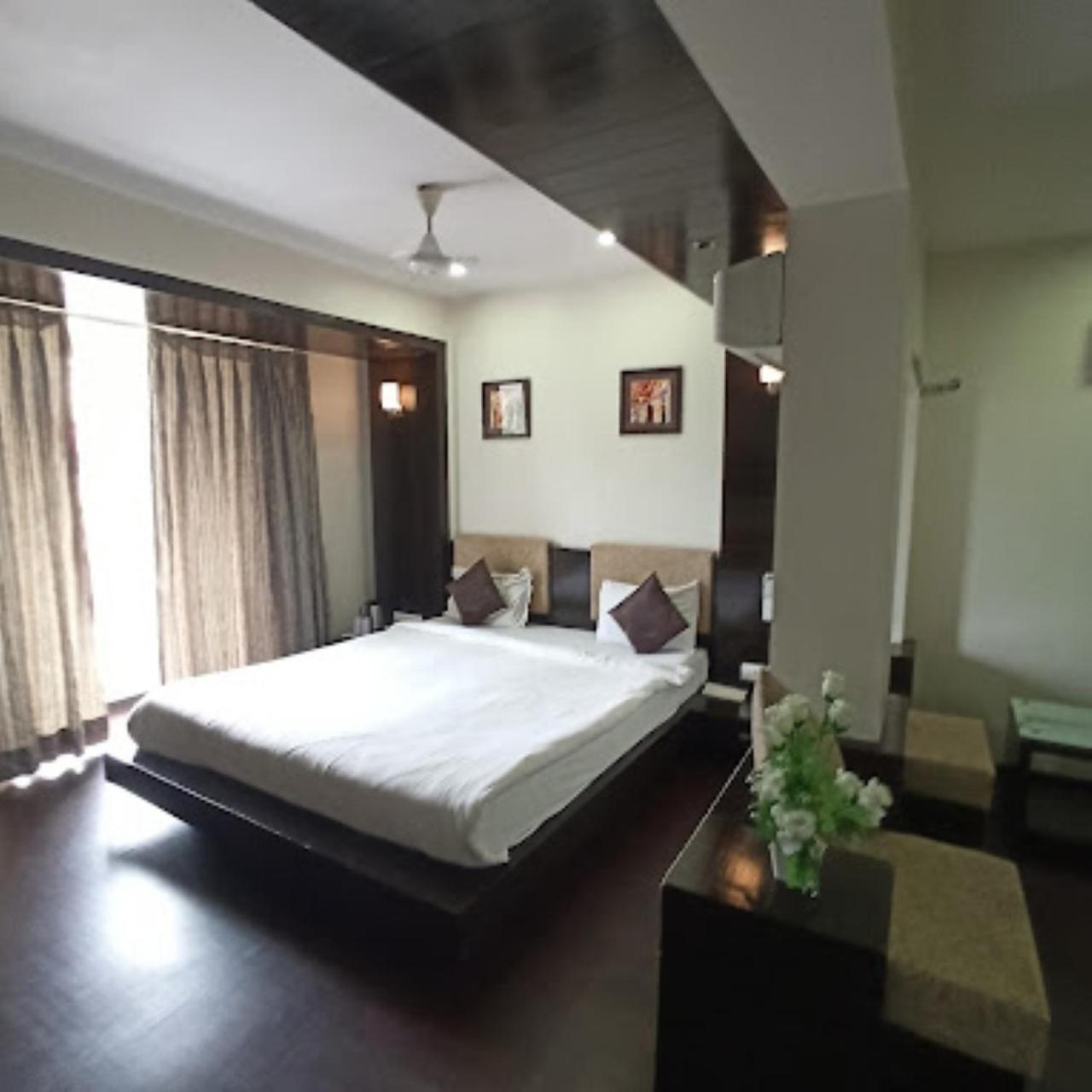 Fabhotel Royal Landmark Ahmedabad