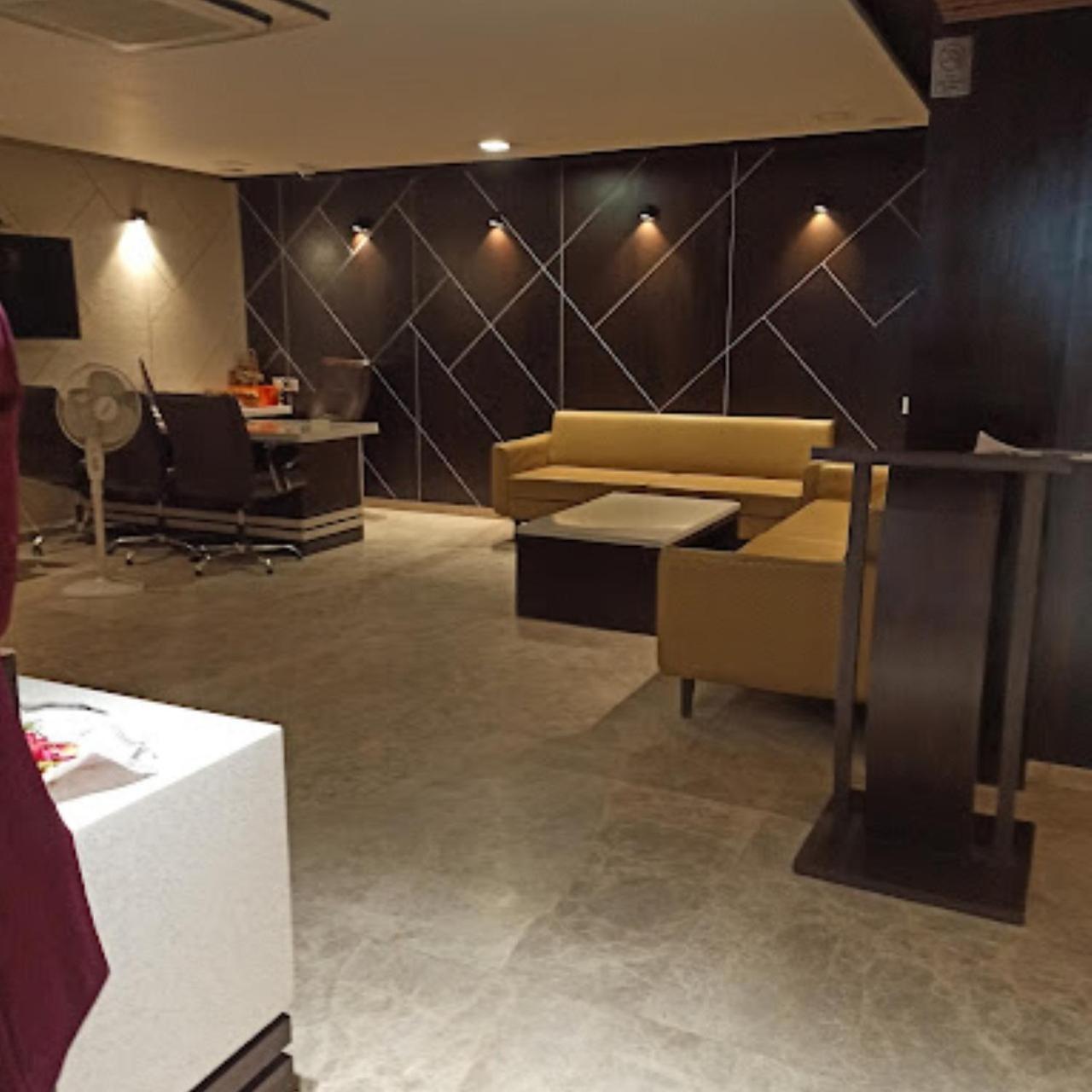 Fabhotel Royal Landmark Hotel