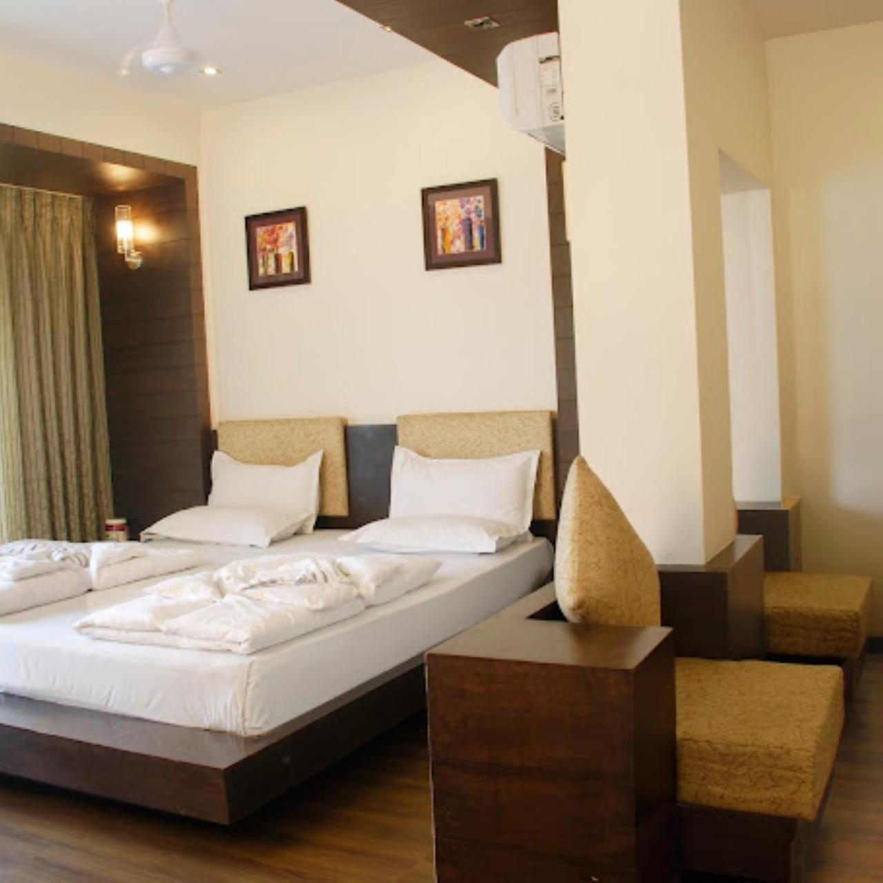 Hotel Fabhotel Royal Landmark Ahmedabad