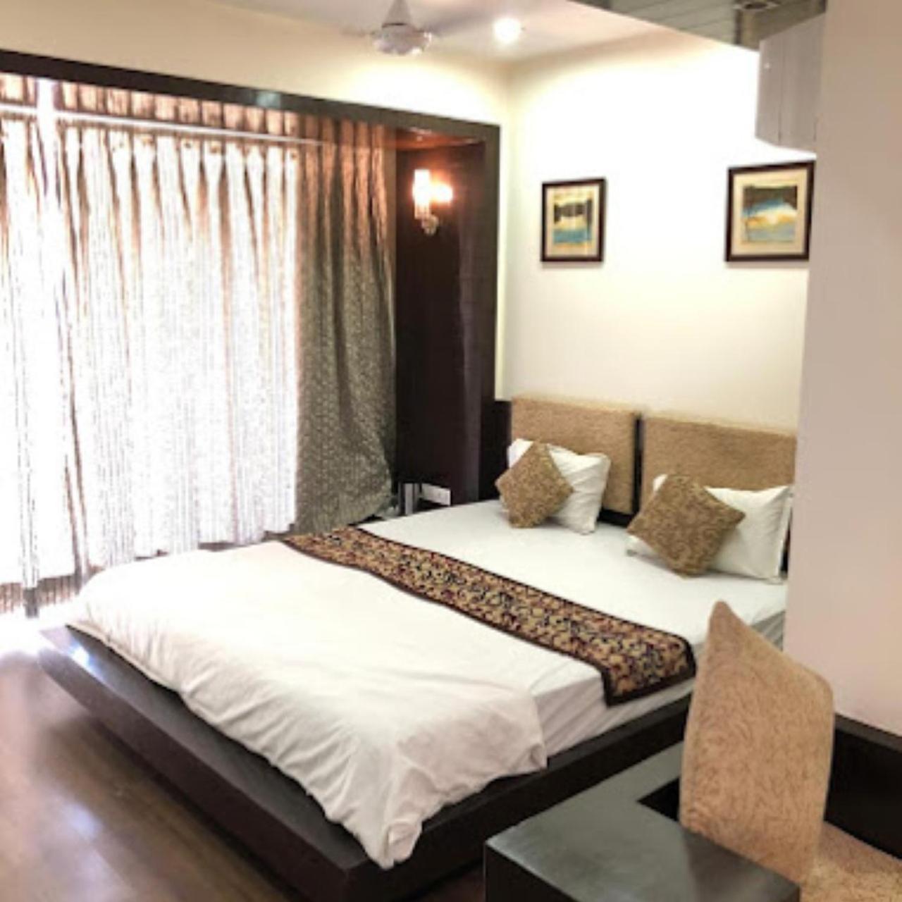 Fabhotel Royal Landmark Hotel *