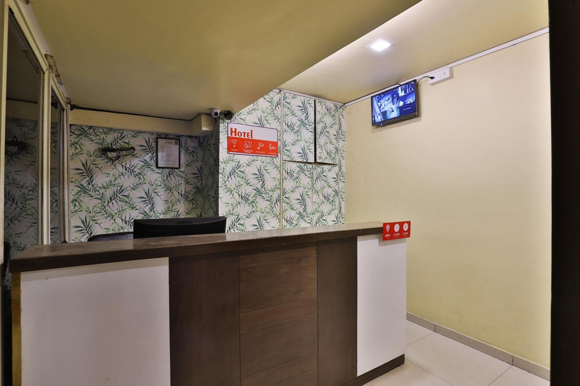 Spot On Shreeji Palace 3*