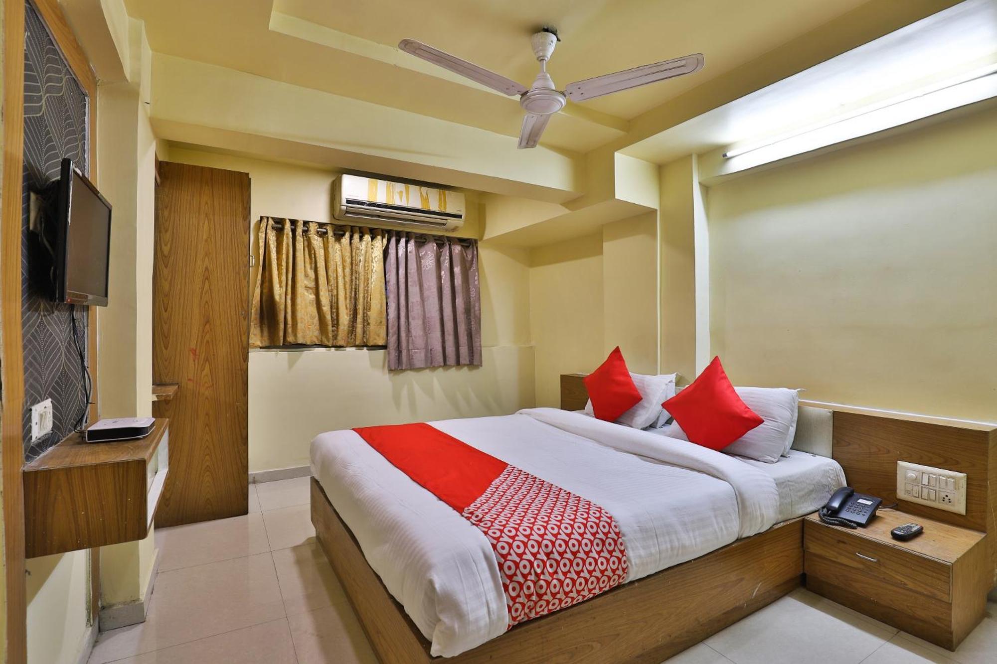 Spot On Shreeji Palace Hotel