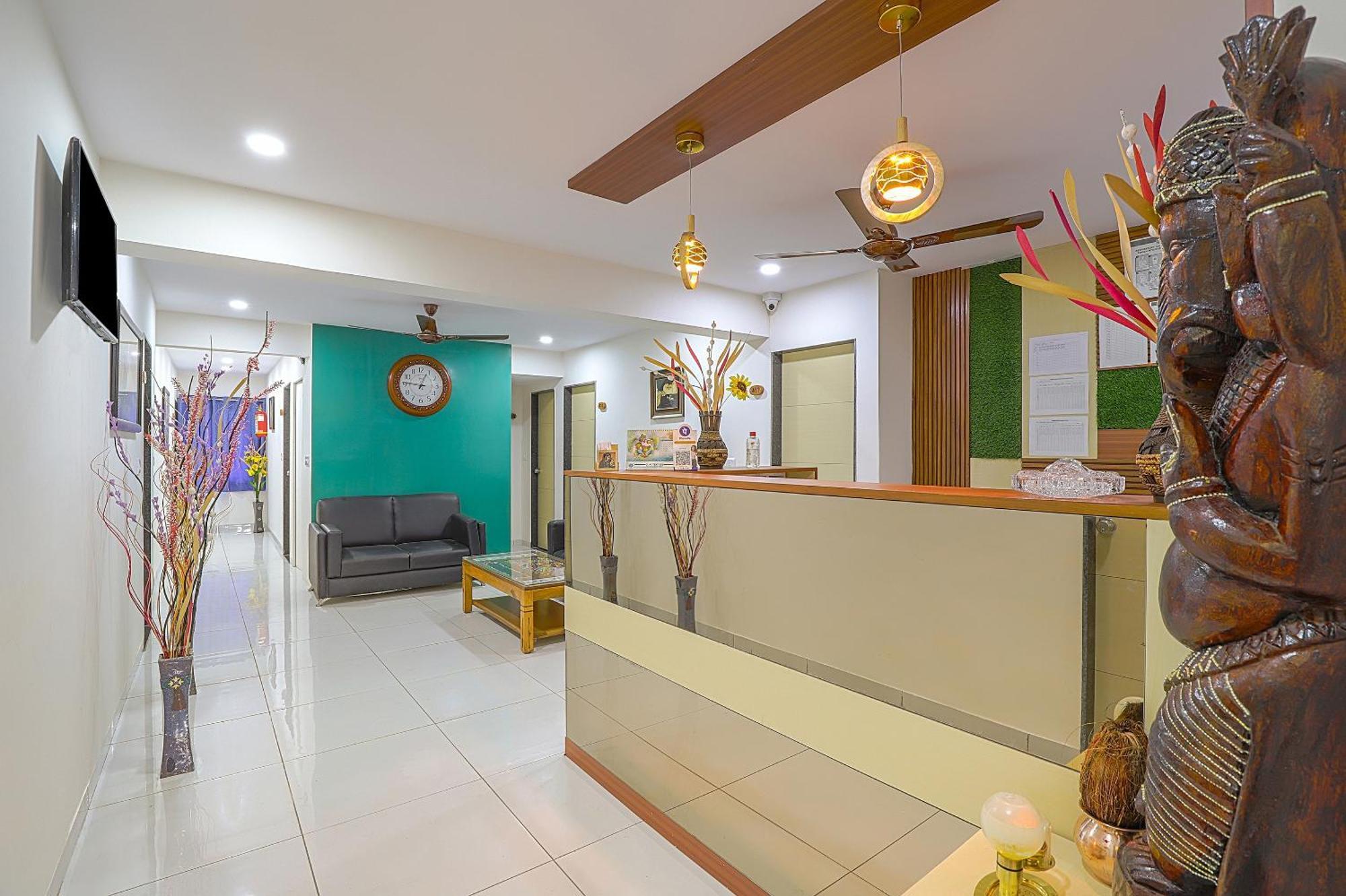 Hotel O La Veera Ahmedabad