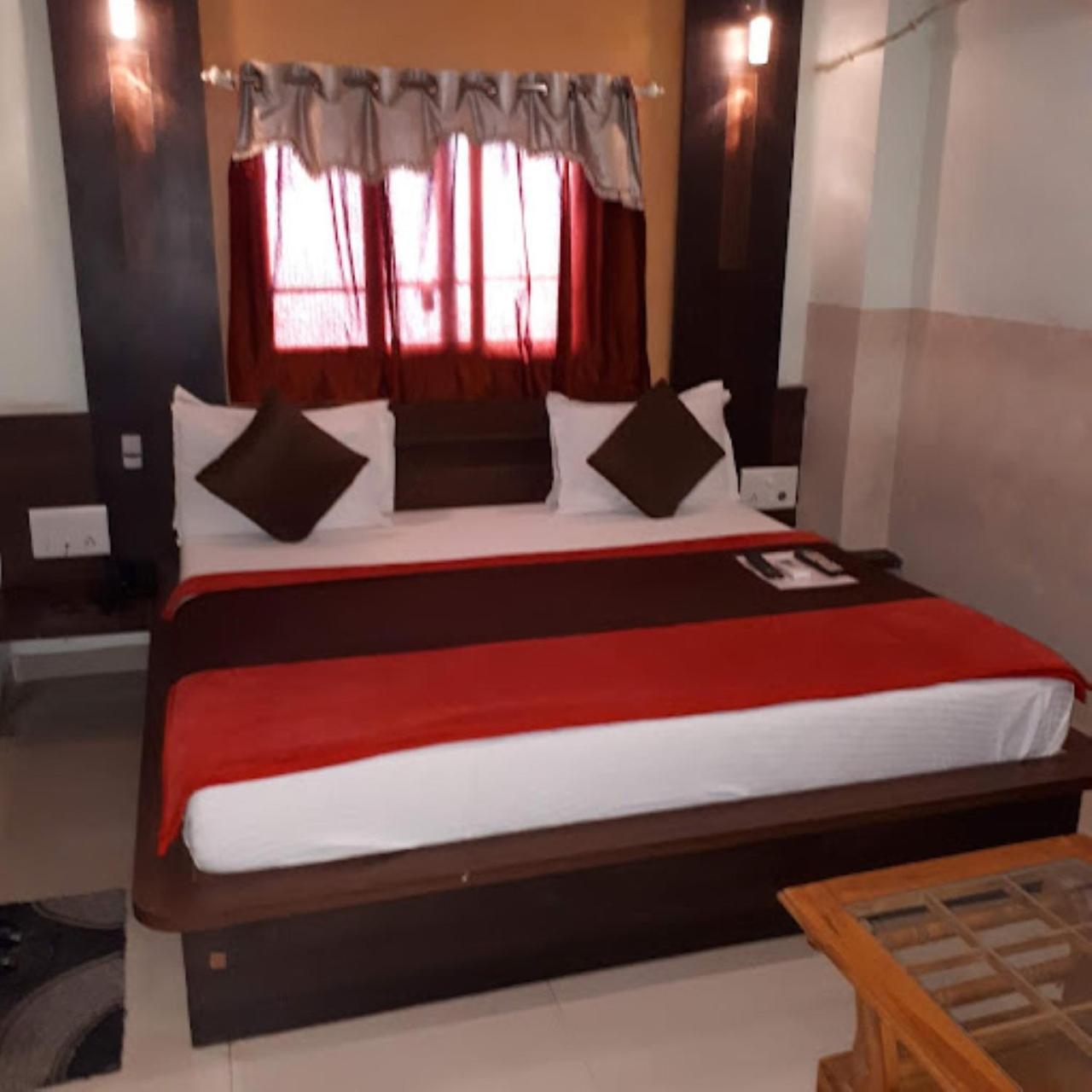 Madhav Hotel 4*