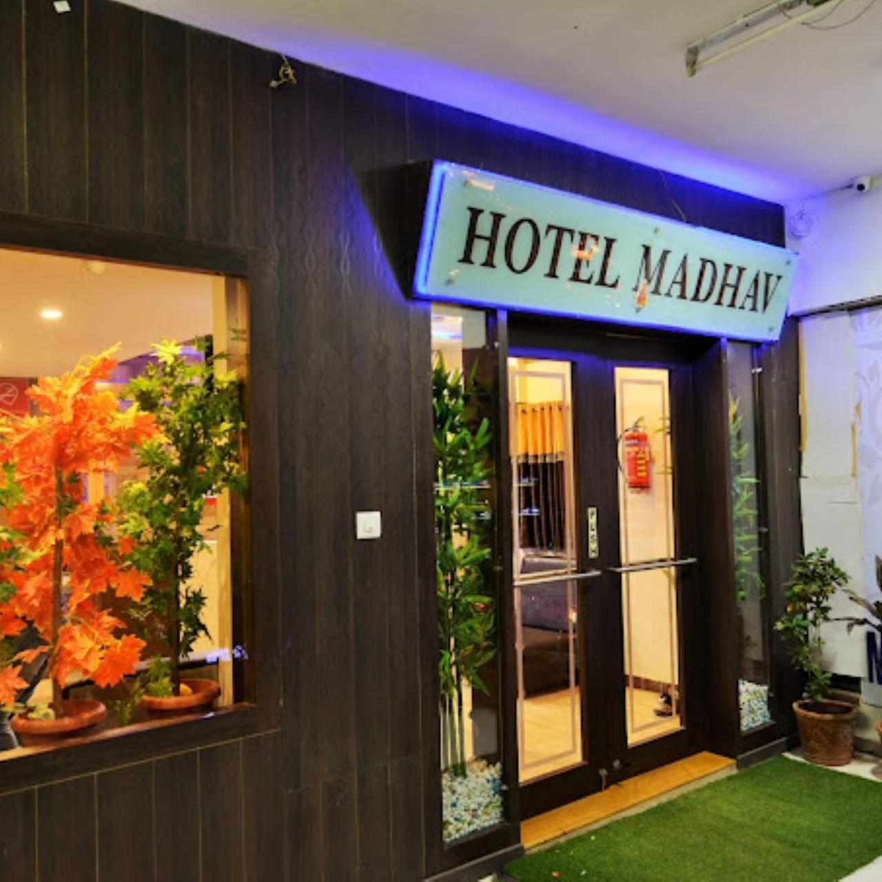 Madhav Hotel 4*