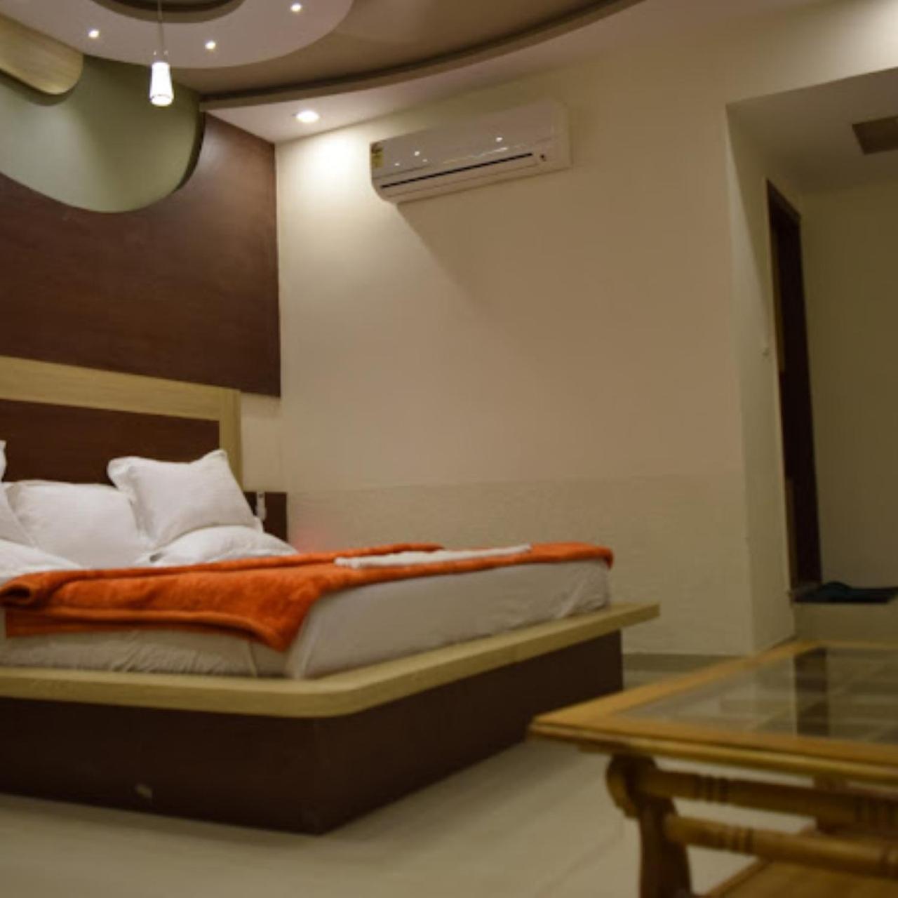 Hotel Madhav Ahmedabad