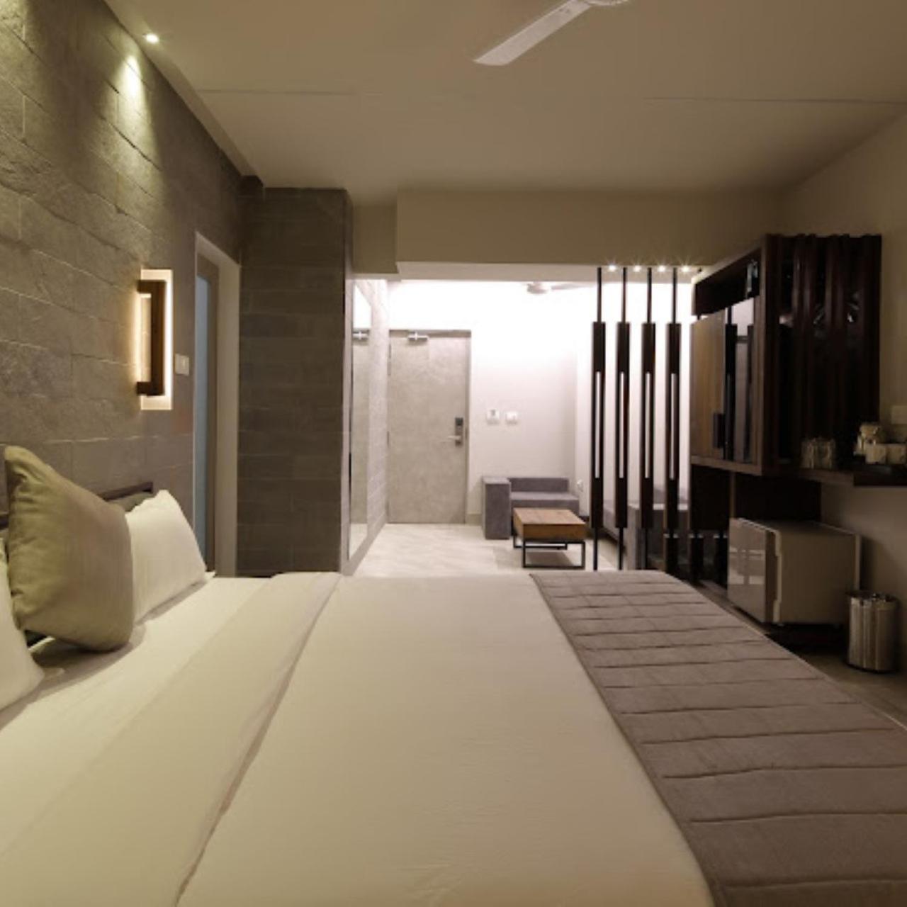 Carrefour Hotel