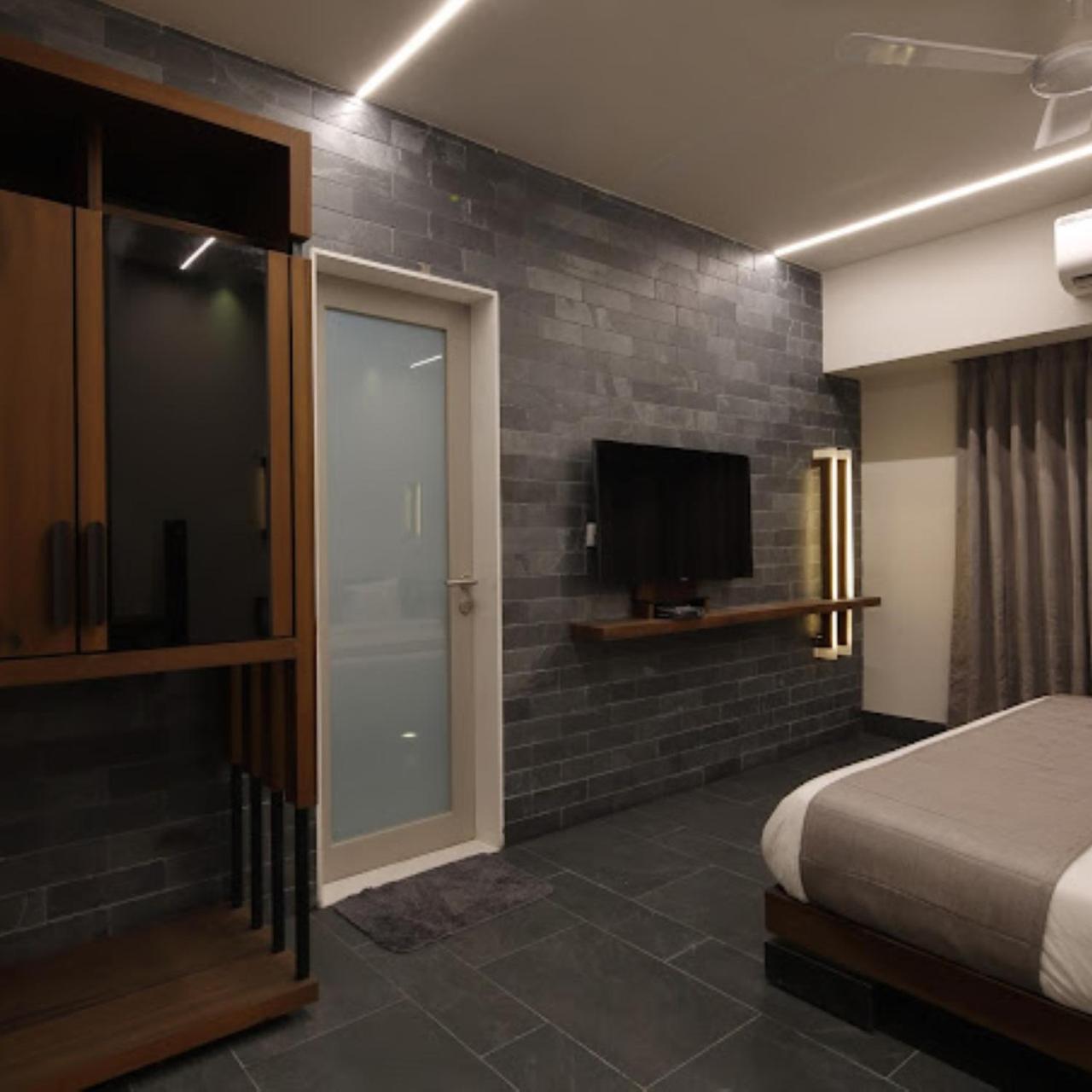 Carrefour Hotel Ahmedabad
