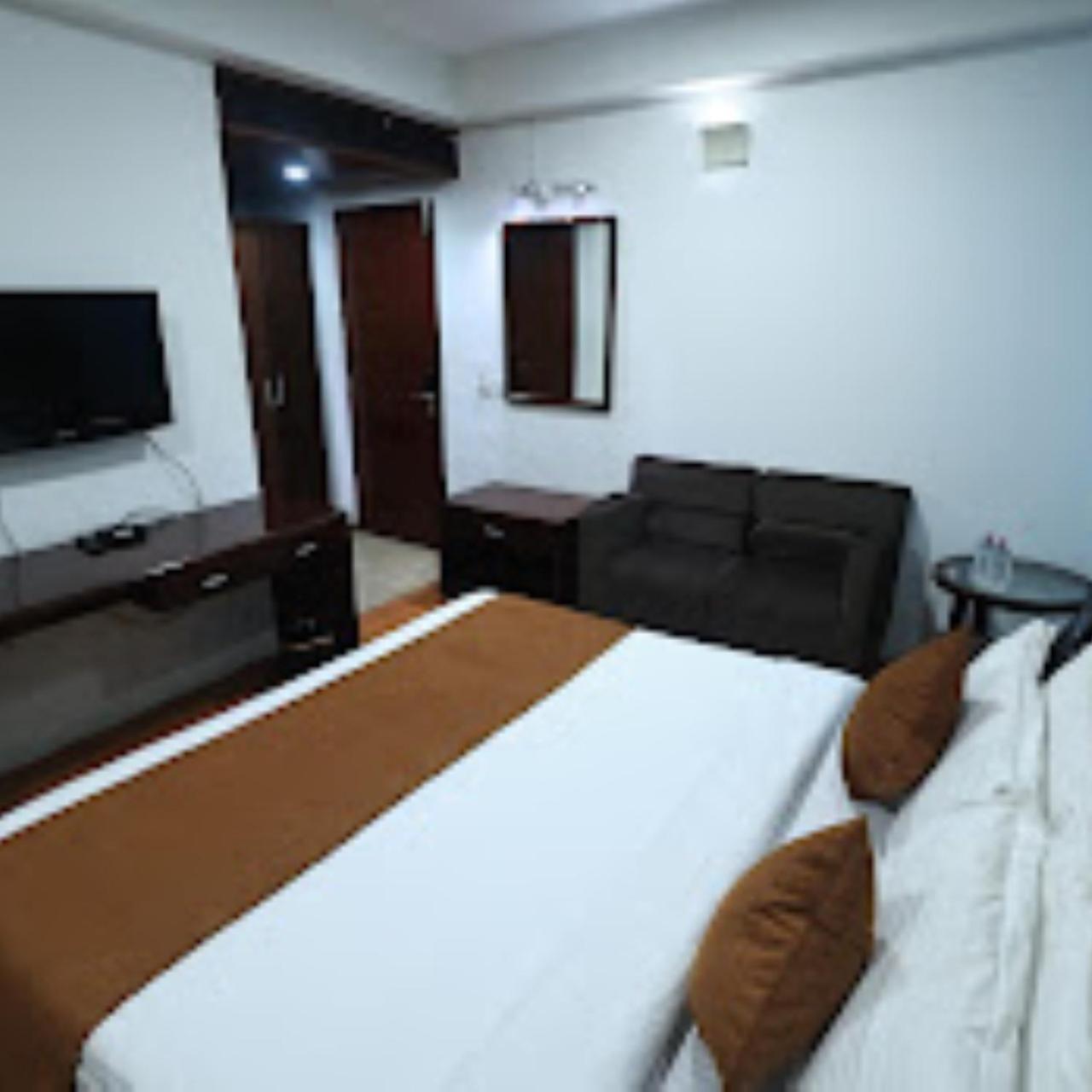 Sn Blu Panchvati Hotel Ahmedabad