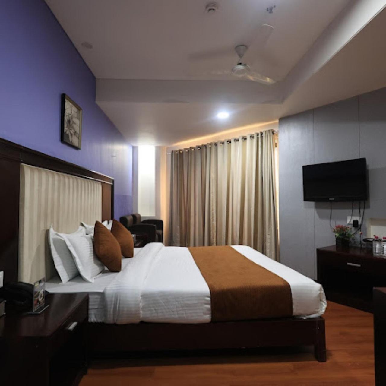 Hotel Sn Blu Panchvati Ahmedabad