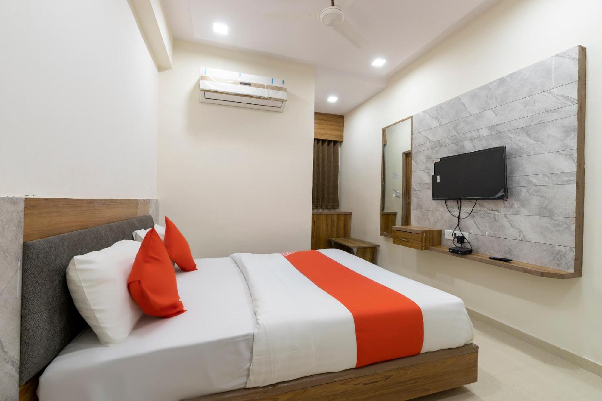 Hotel O Bhavya Ahmedabad