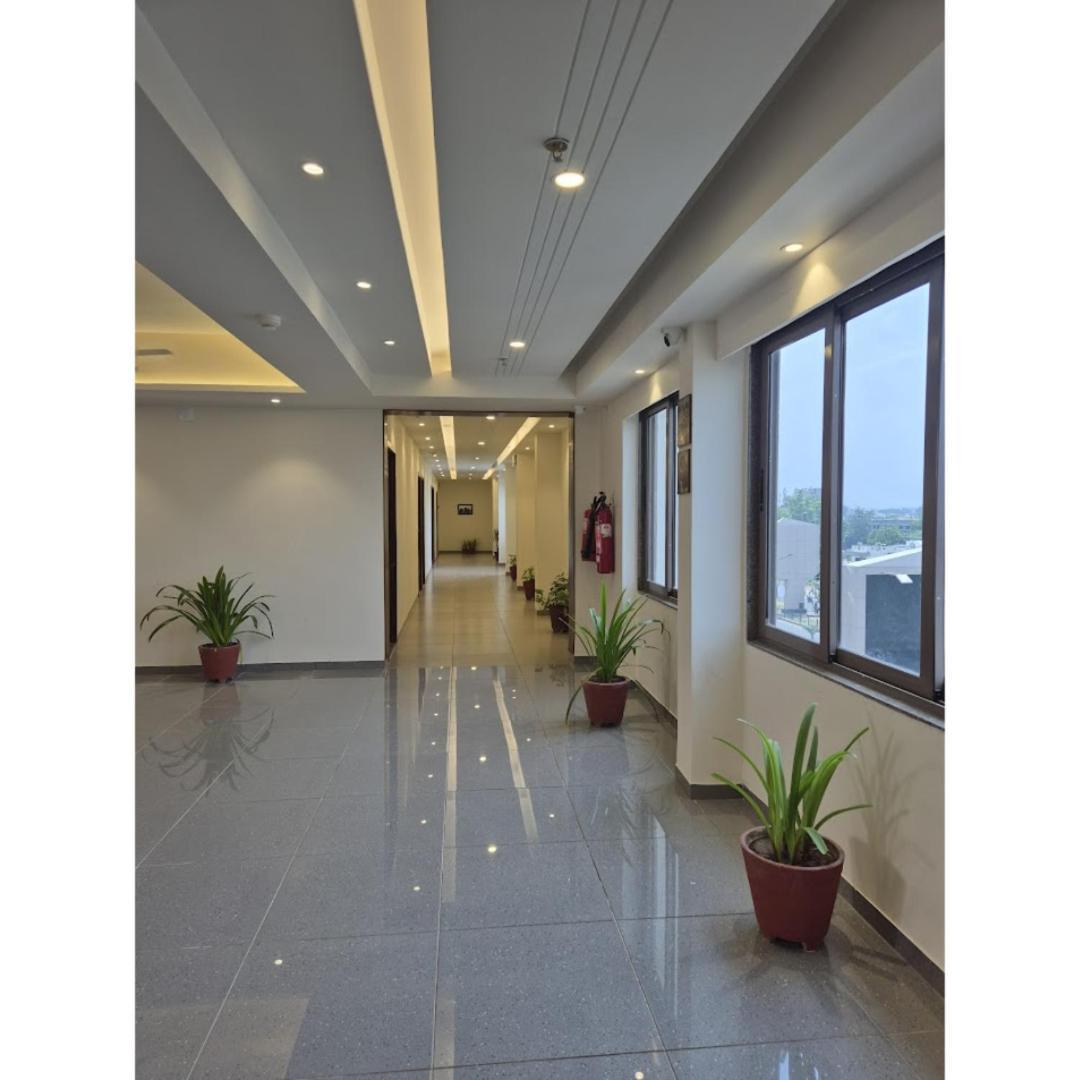 Ashray Express Hotel 3*