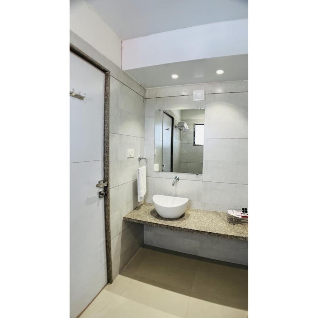 Hotel Ashray Express 3*