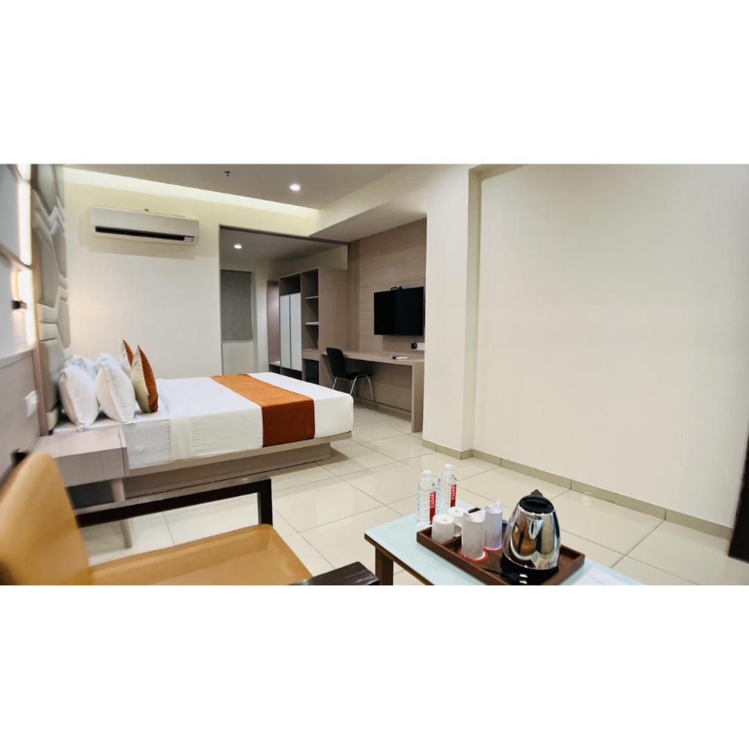 Ashray Express Hotel 3*