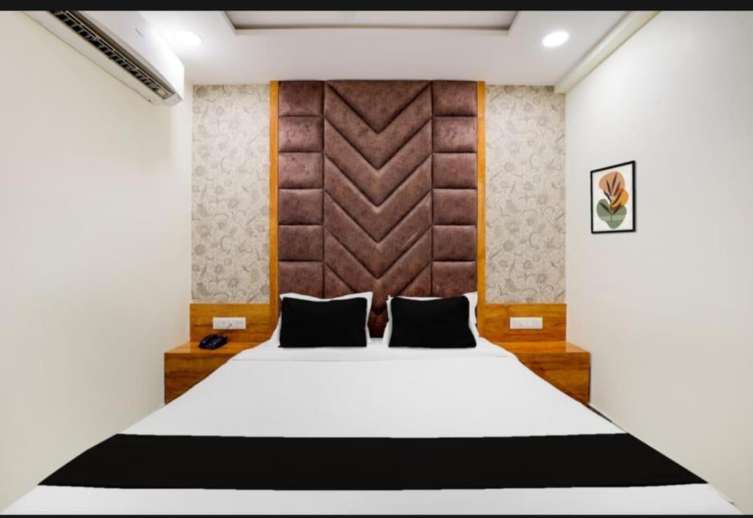 Hotel Sagun Cg Road 3*