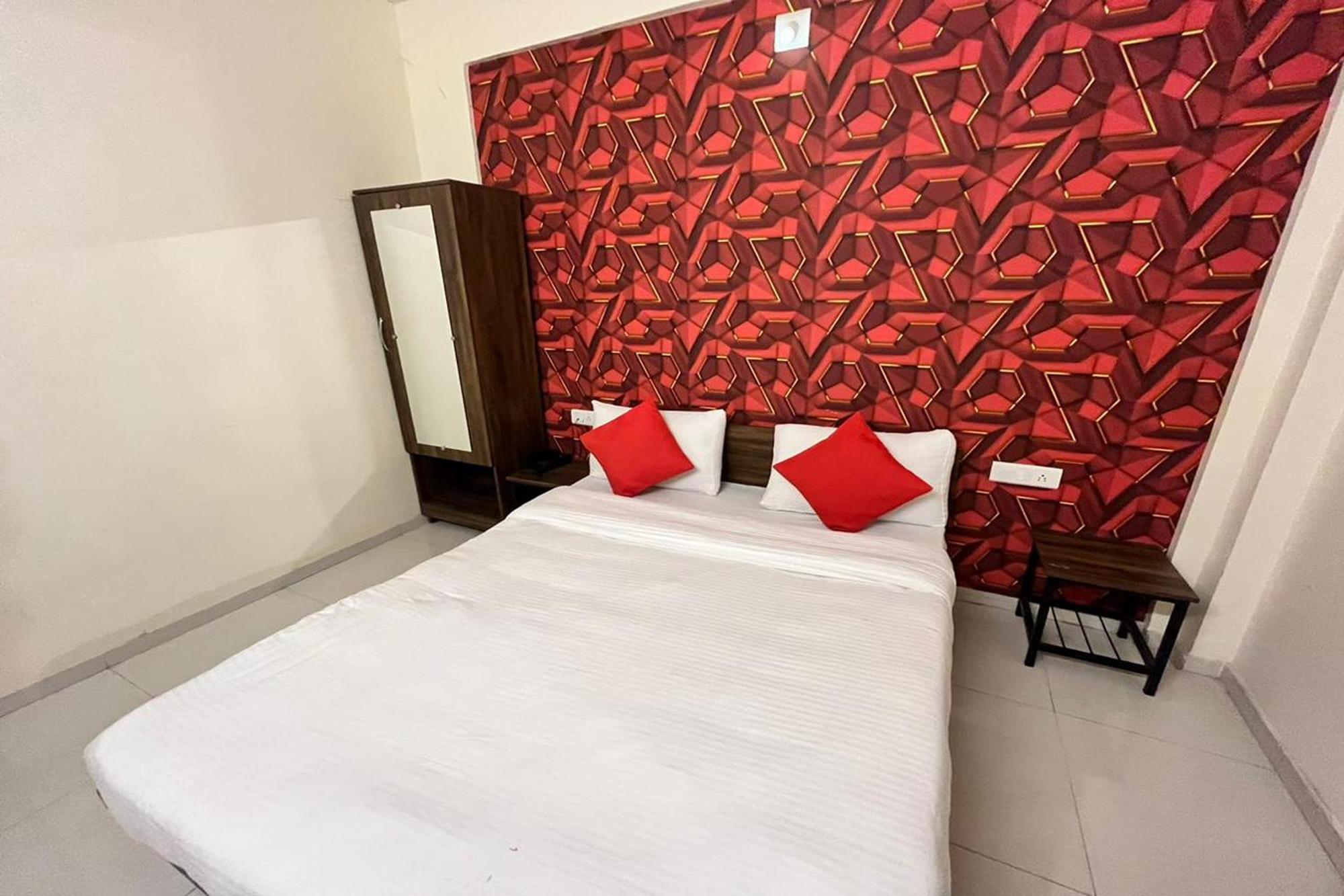 Kalyan Palace Hotel Watuwa
