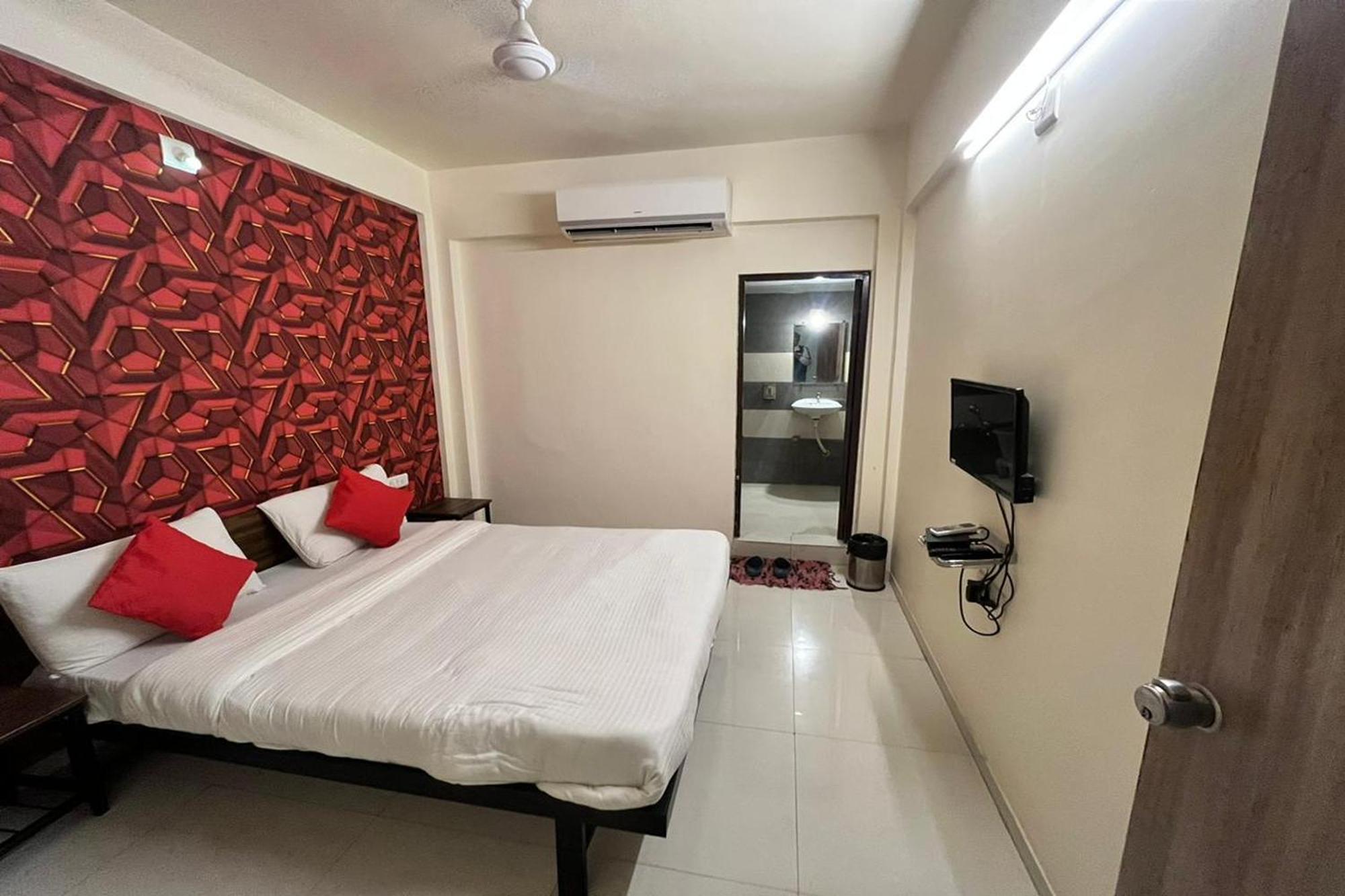 Hotel Kalyan Palace Watuwa