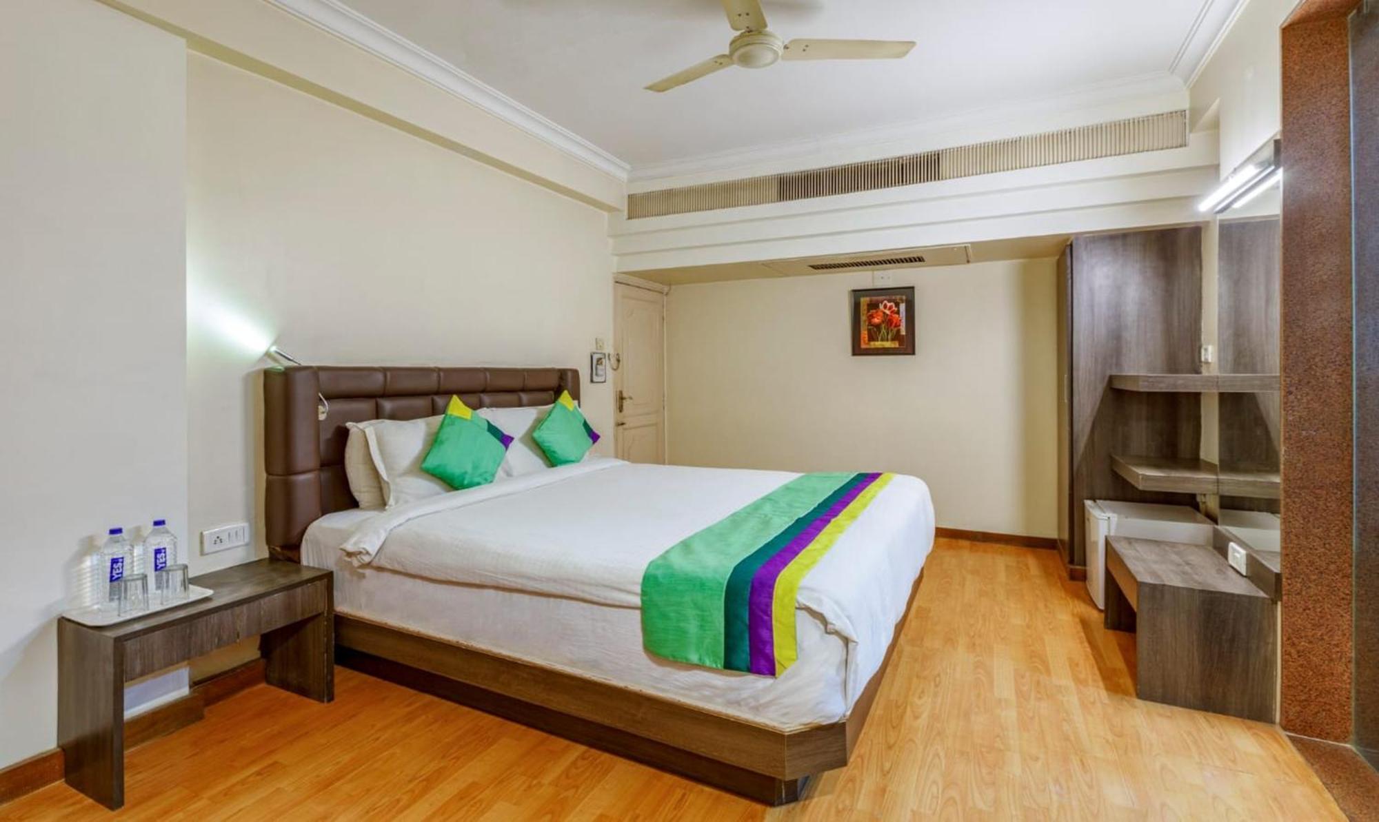Hotel Crown Ahmedabad