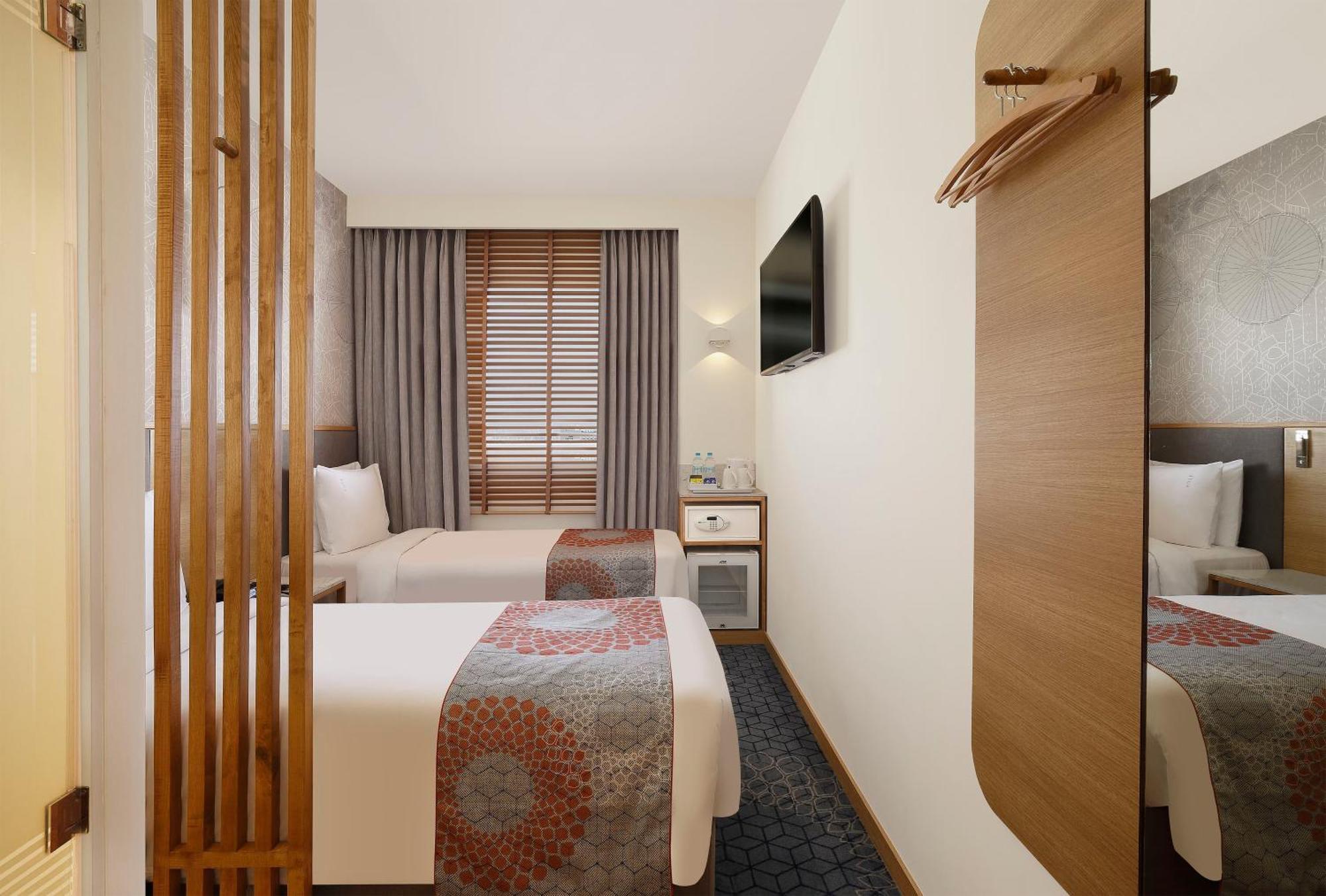 Hotel Express Prahlad Nagar By Ihg Ahmedabad