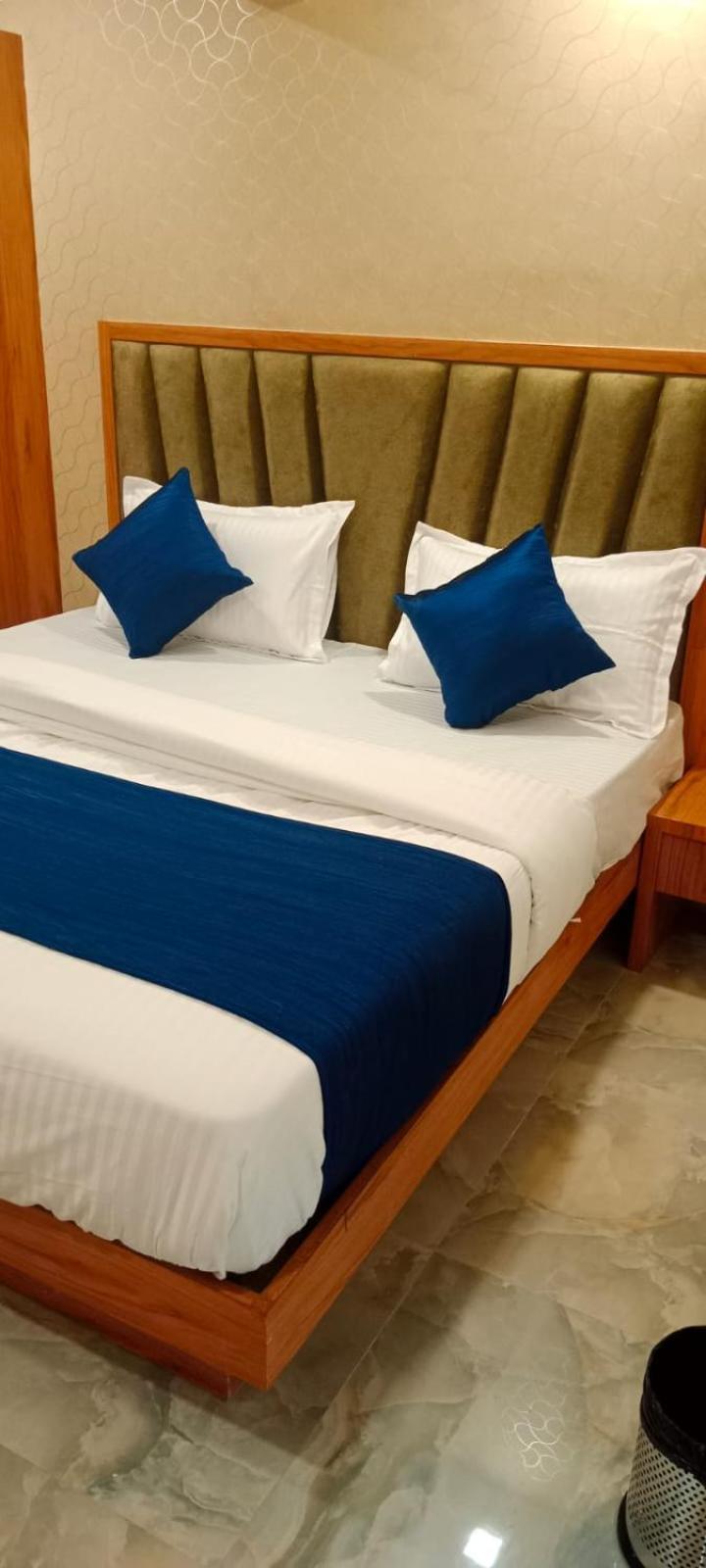 Nobel Hotel *