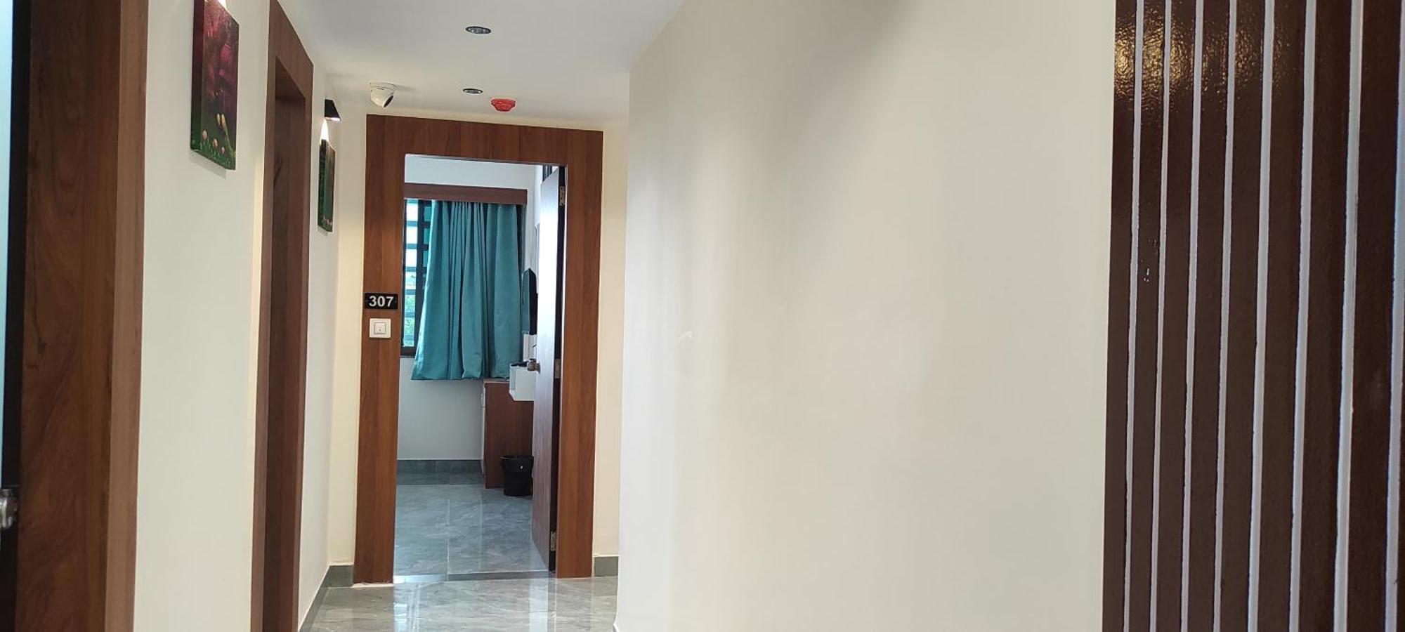 Earth Inn, Subhash Bridge,