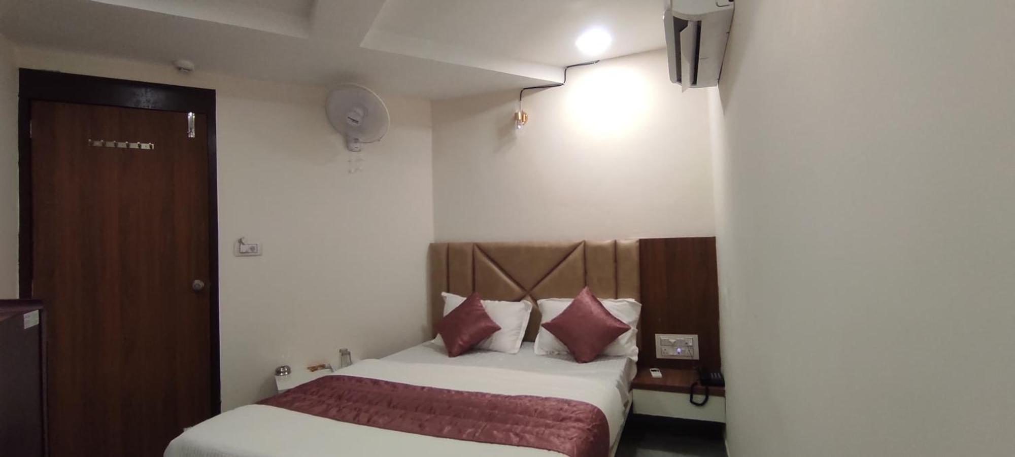 Earth Inn, Subhash Bridge, Hotel 3*