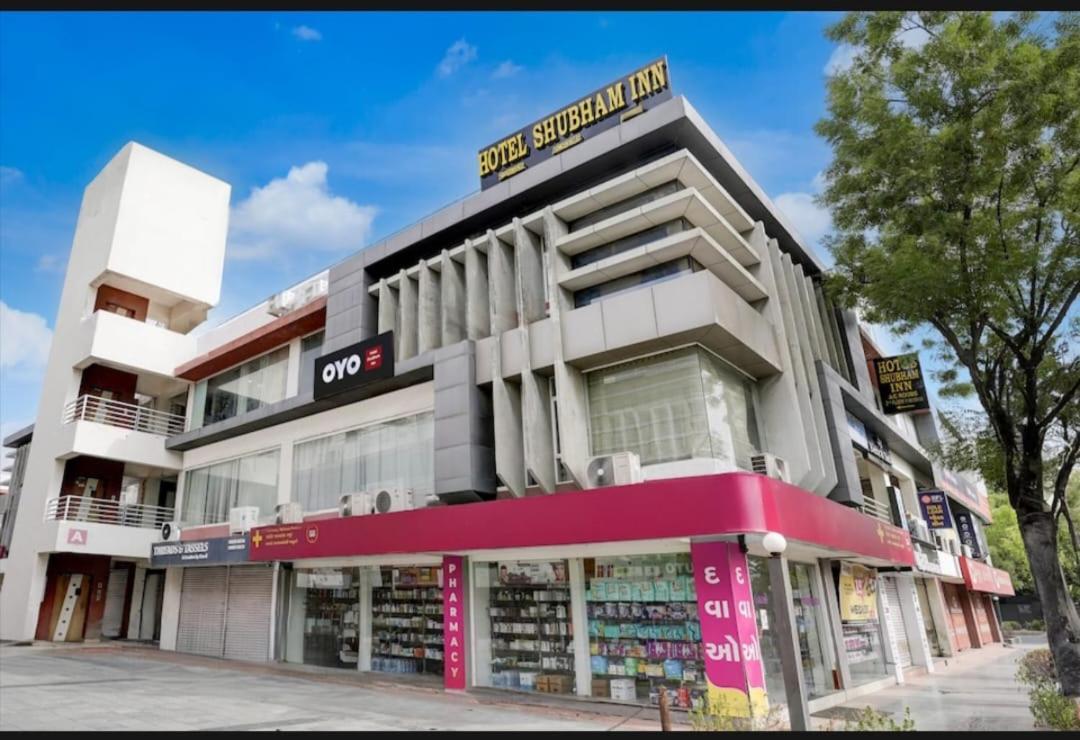 Hotel Shubham Thaltej 3*