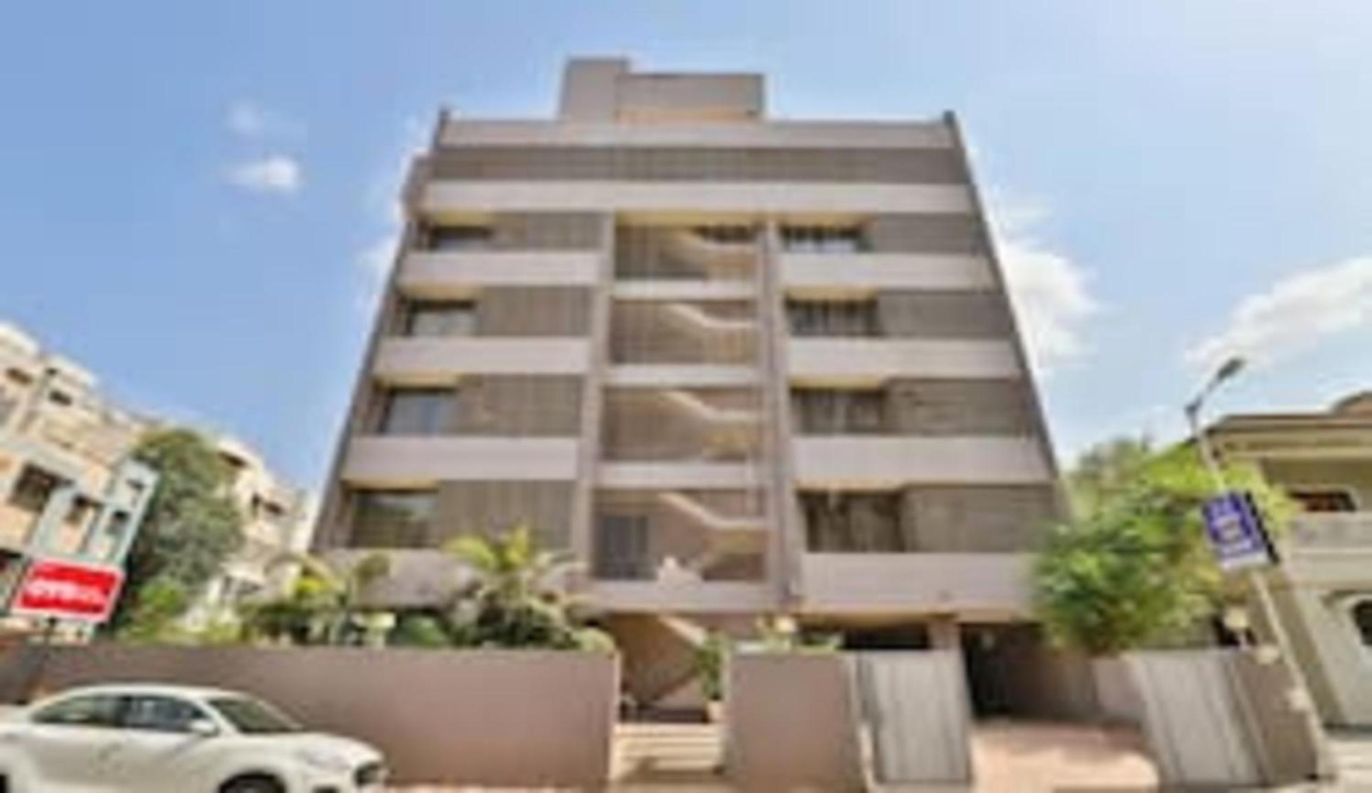 Nandani Hotel *