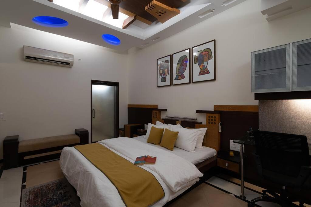 Super Luxury - Near To Karnavati Club