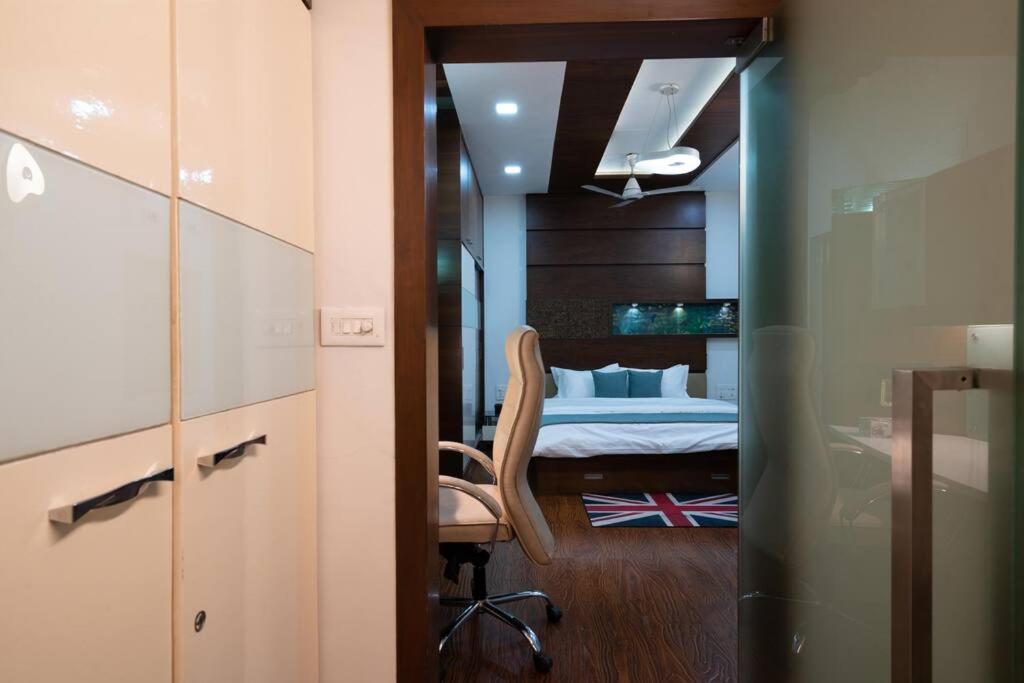 Super Luxury - Near To Karnavati Club Apartment