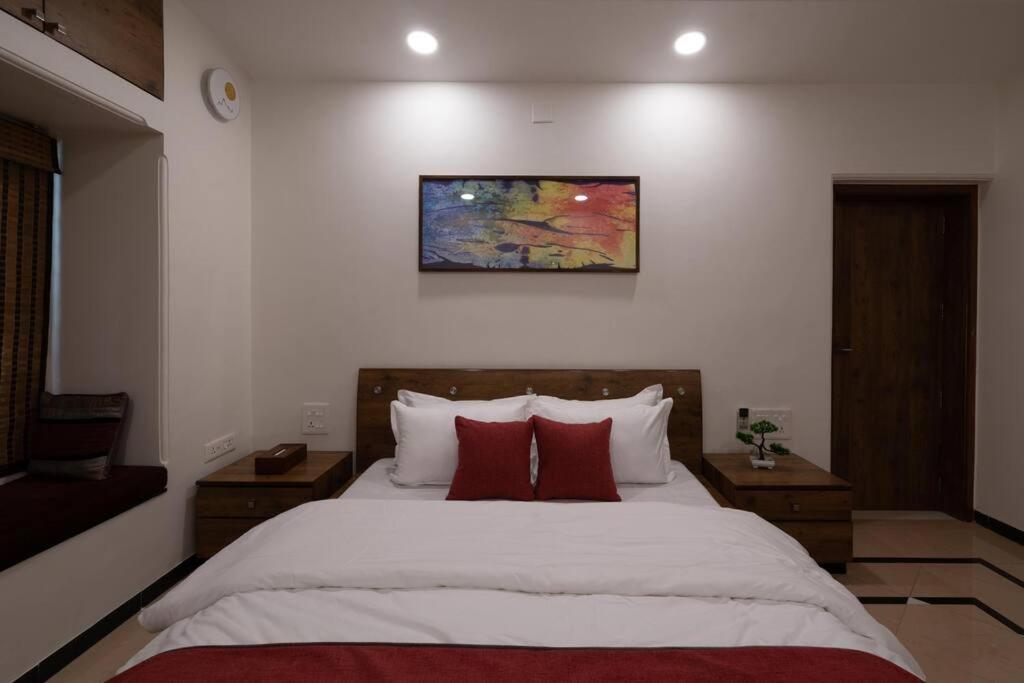 Super Luxury - Near To Karnavati Club Ahmedabad