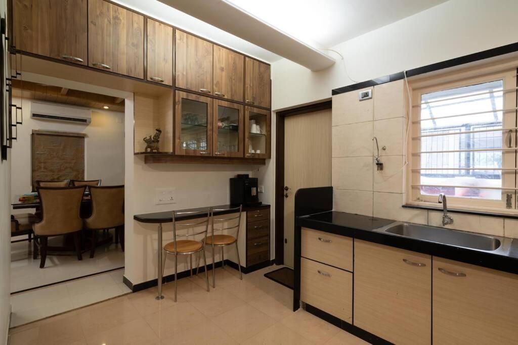 Super Luxury - Near To Karnavati Club Apartment