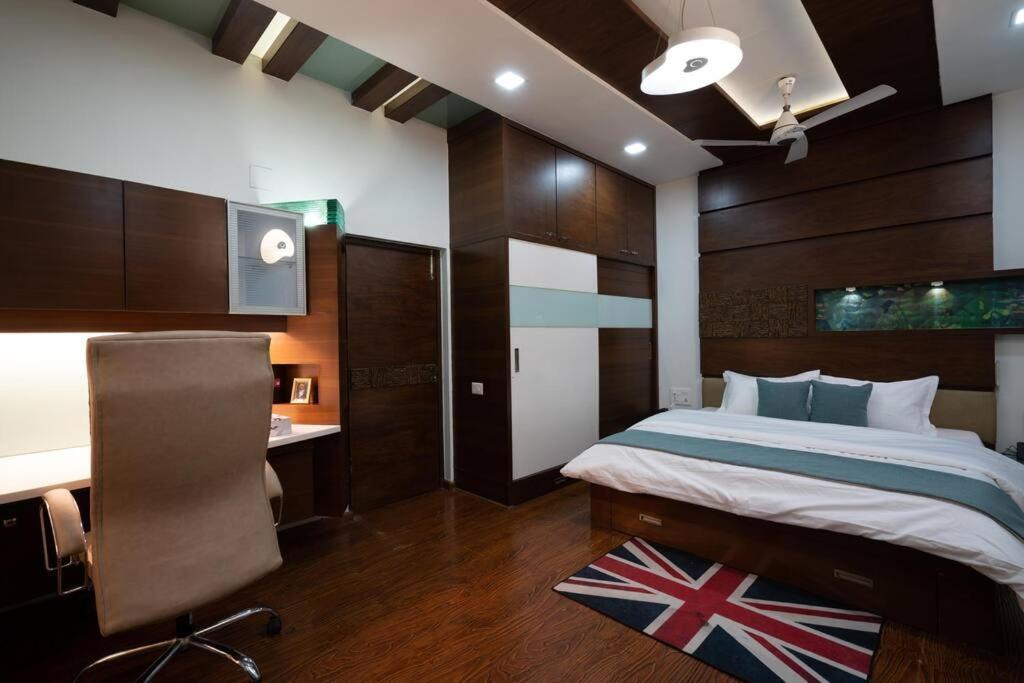 Super Luxury - Near To Karnavati Club *