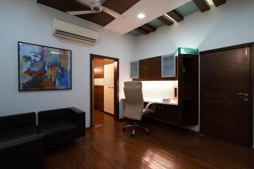 Super Luxury - Near To Karnavati Club Ahmedabad