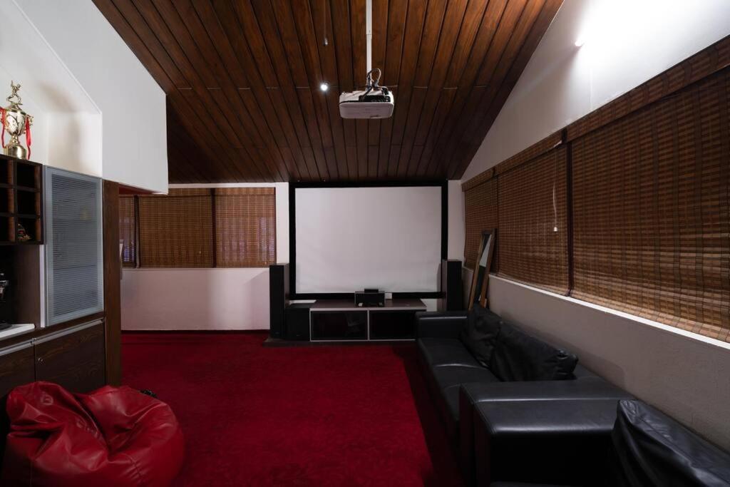 Super Luxury - Near To Karnavati Club Ahmedabad